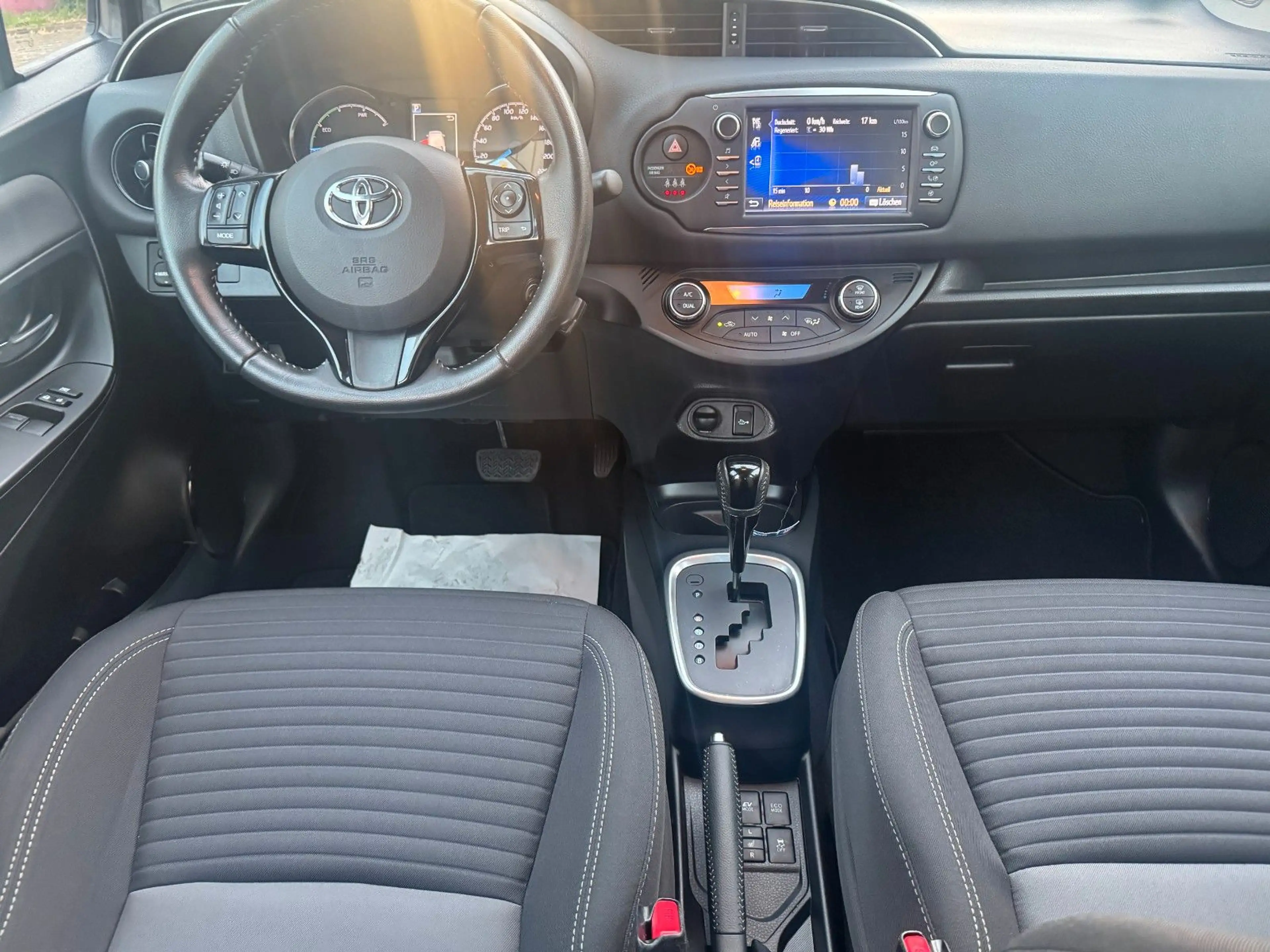 Toyota Yaris Hybrid Team D Automatik — photo 8