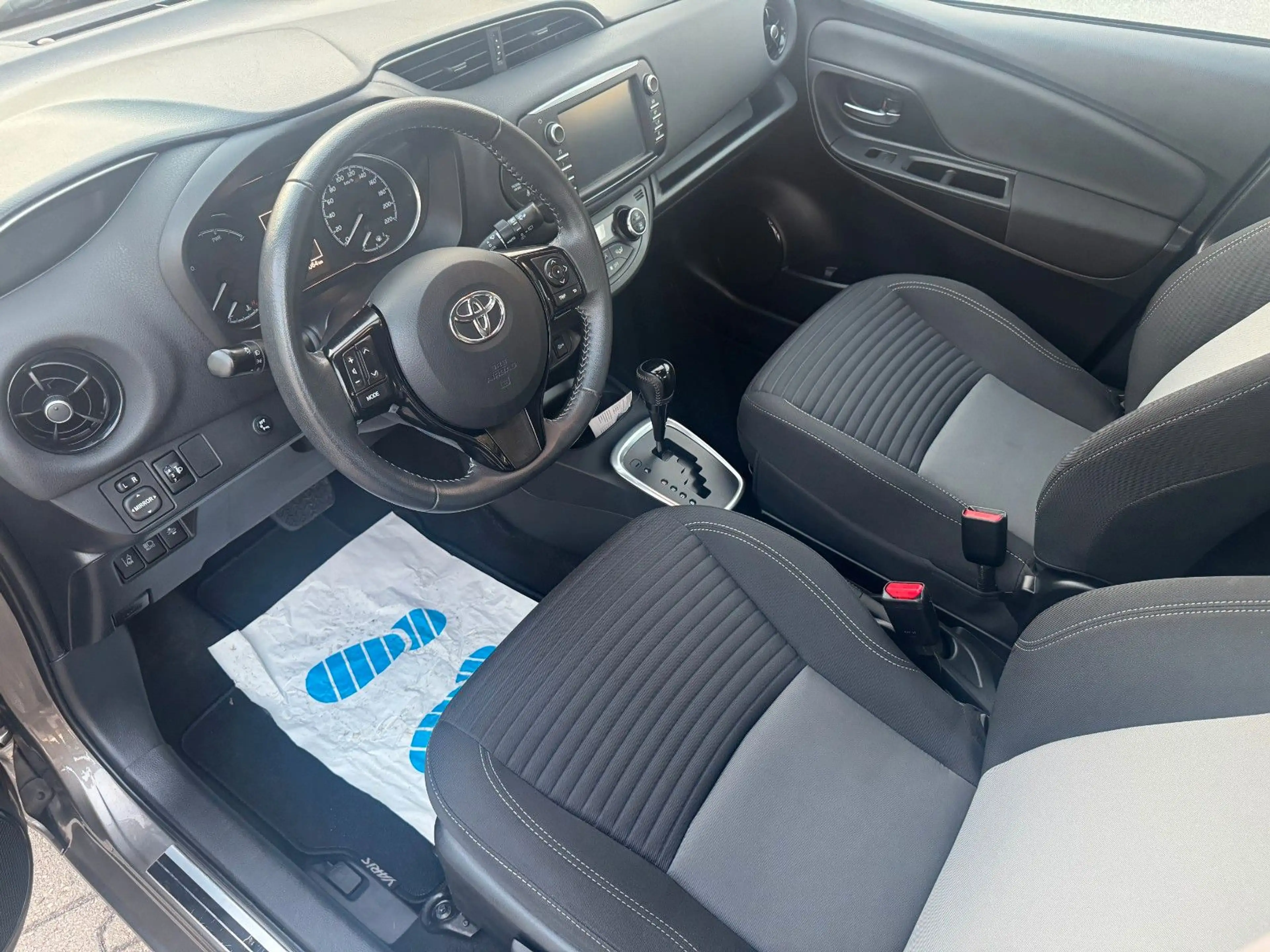Toyota Yaris Hybrid Team D Automatik — photo 9