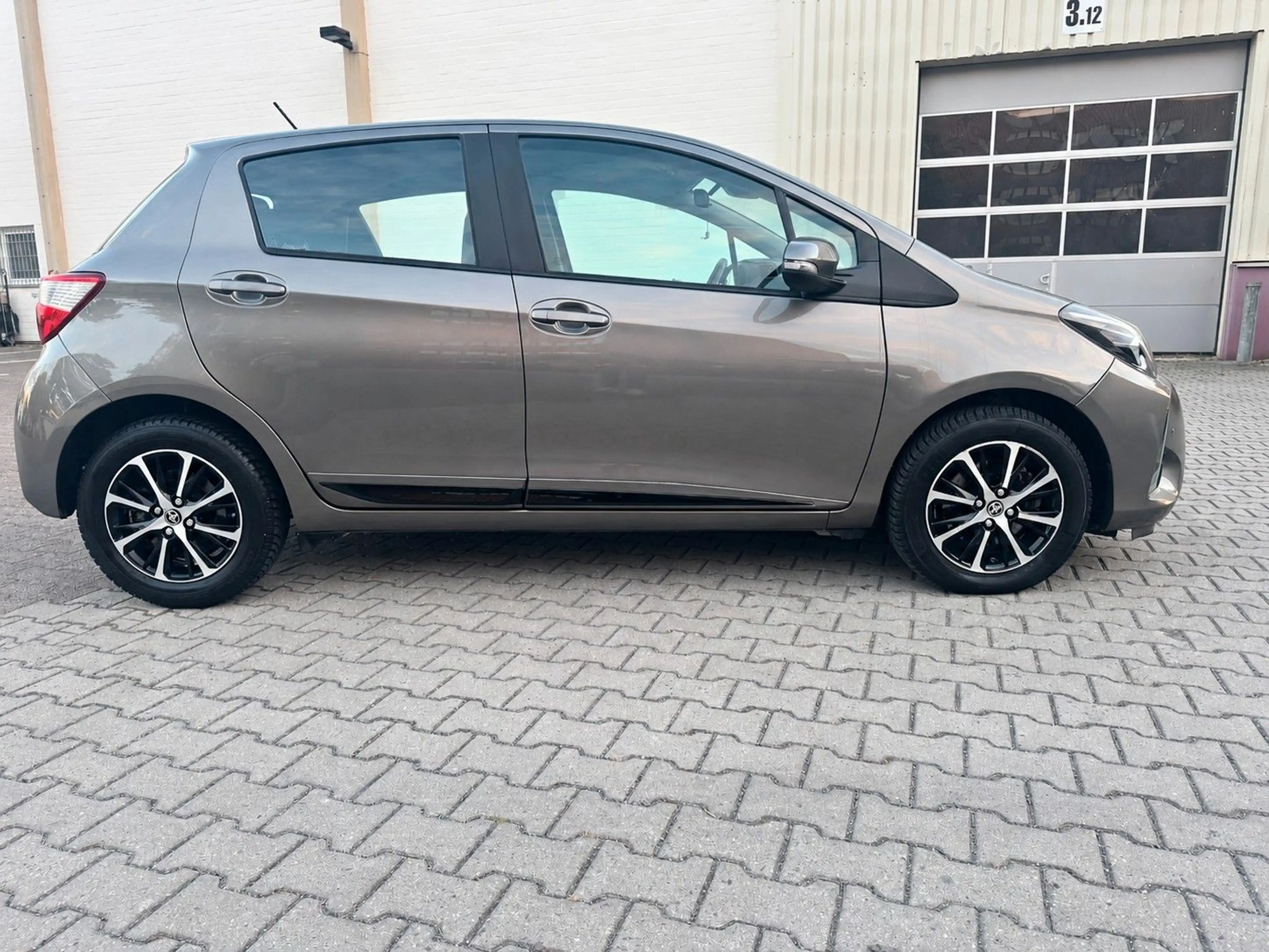 Toyota Yaris Hybrid Team D Automatik — photo 5