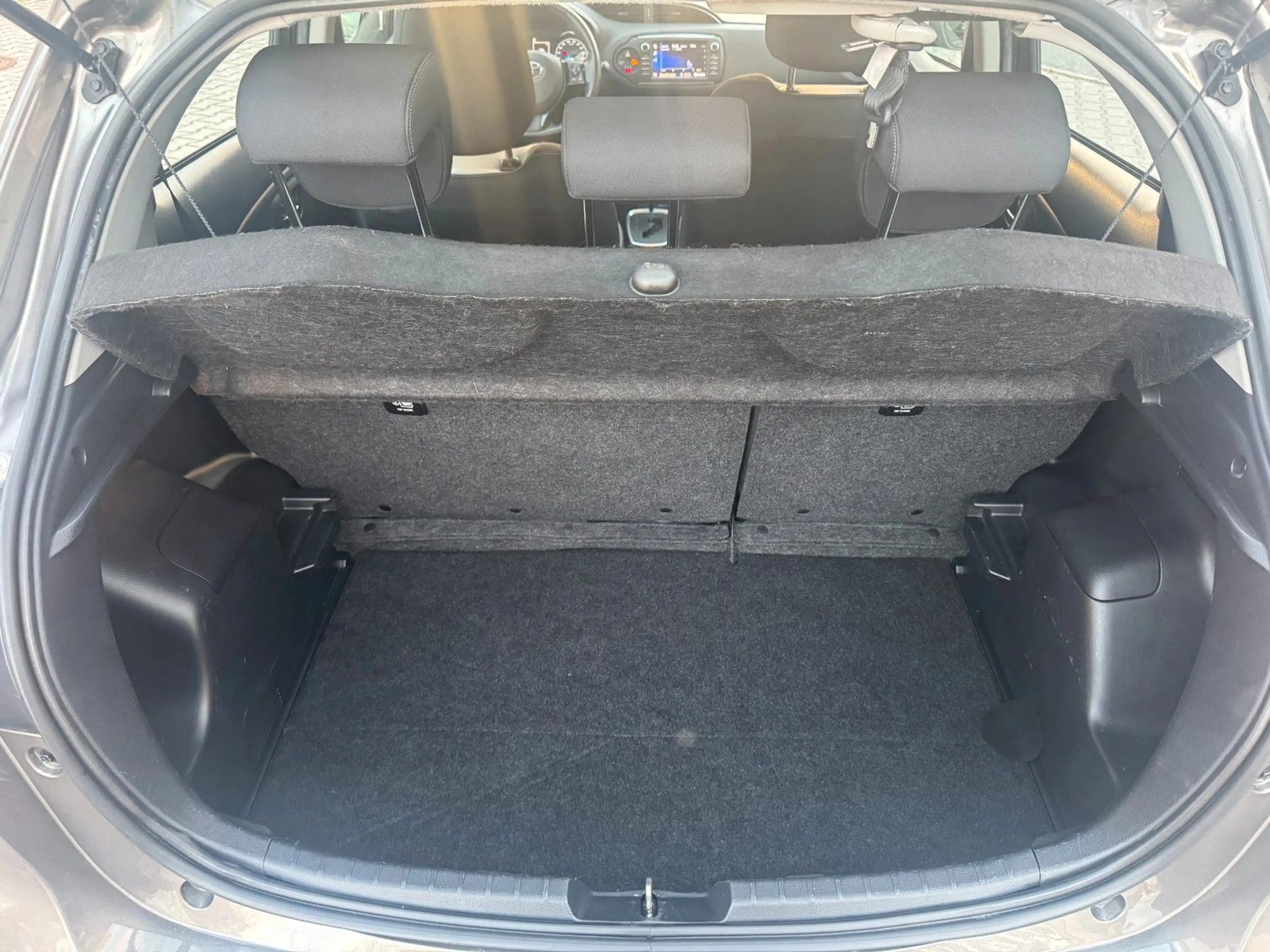 Toyota Yaris Hybrid Team D Automatik — photo 11