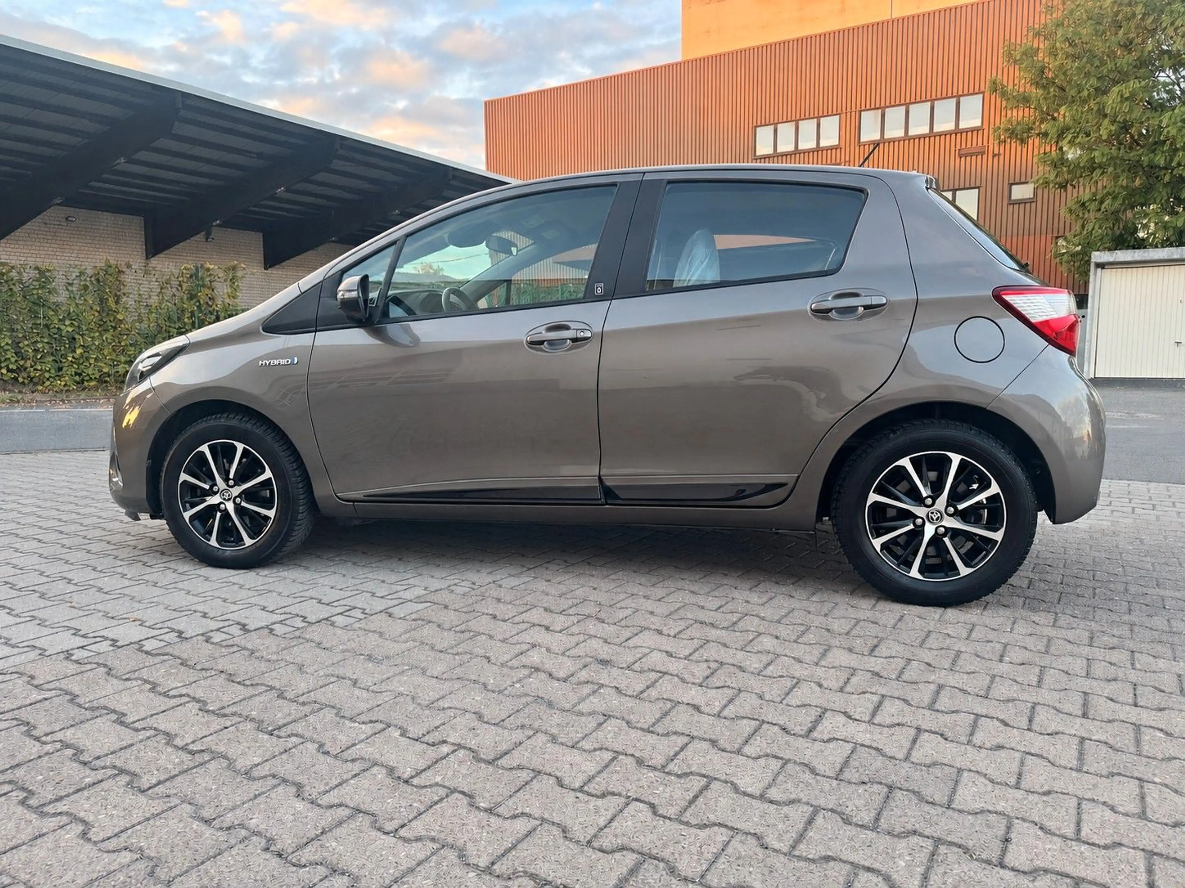 Toyota Yaris Hybrid Team D Automatik — photo 2