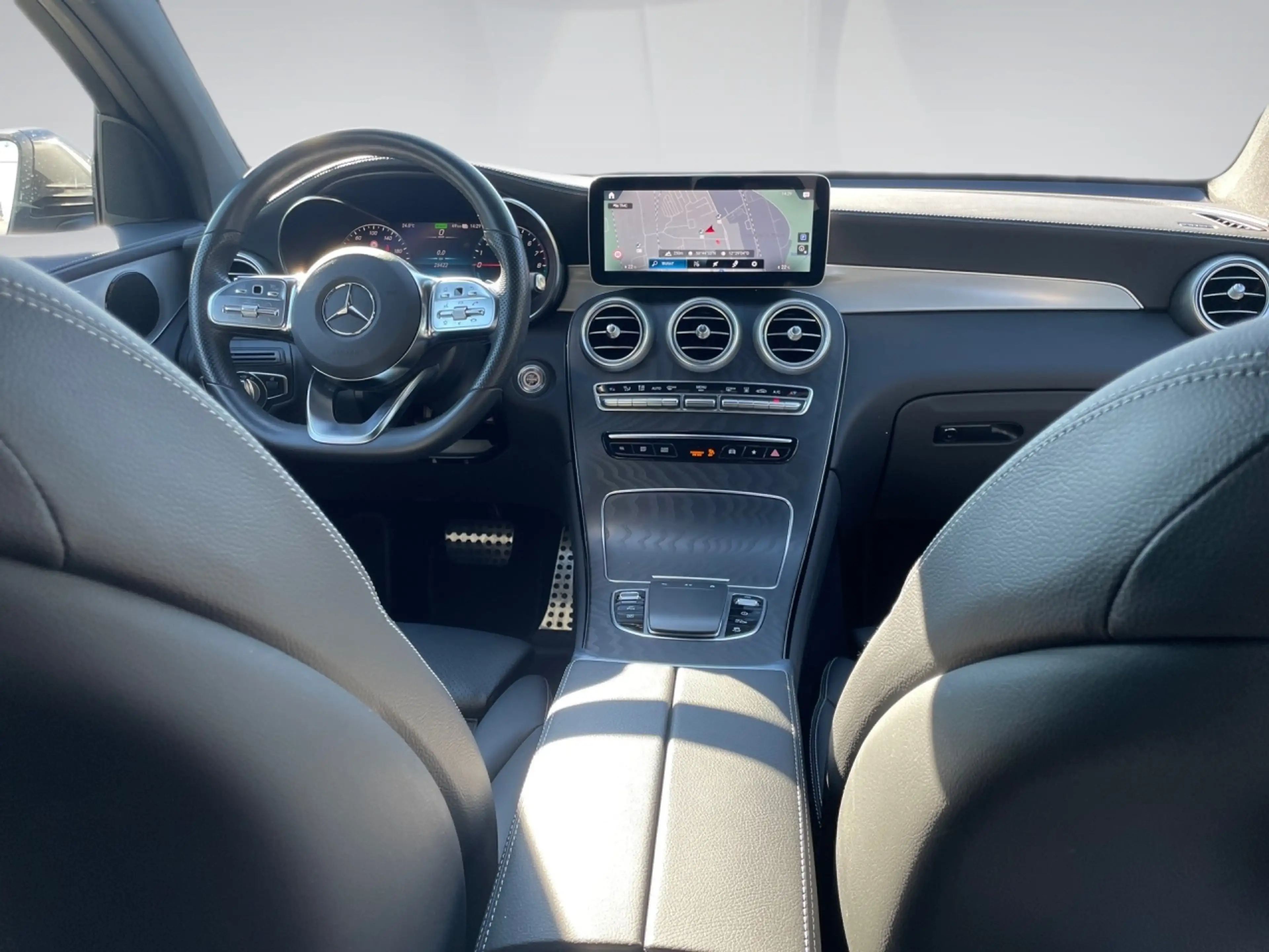 Mercedes-Benz GLC 300 e 4MATIC Augmented Distronic Perf SpurW — photo 10