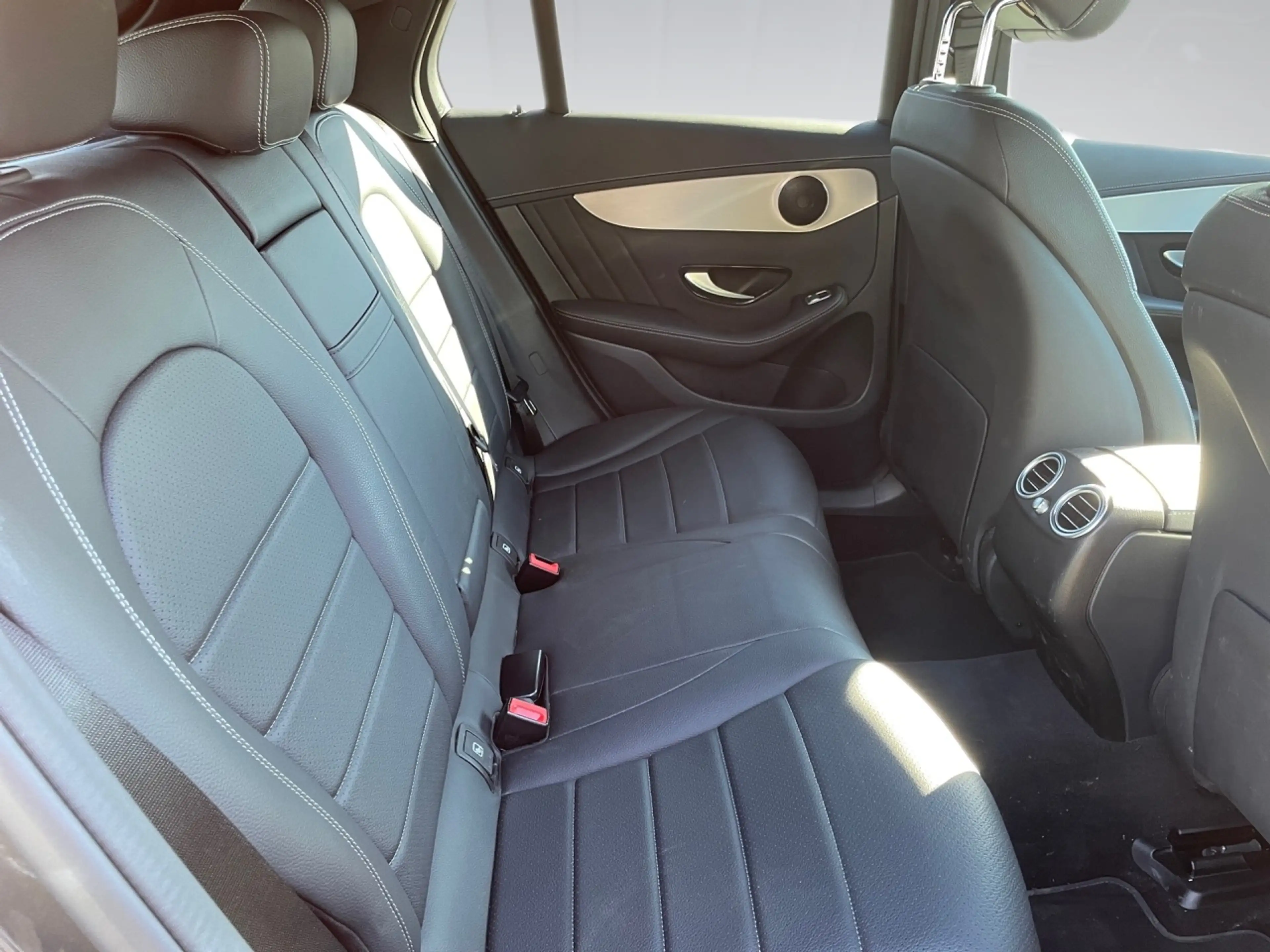Mercedes-Benz GLC 300 e 4MATIC Augmented Distronic Perf SpurW — photo 13
