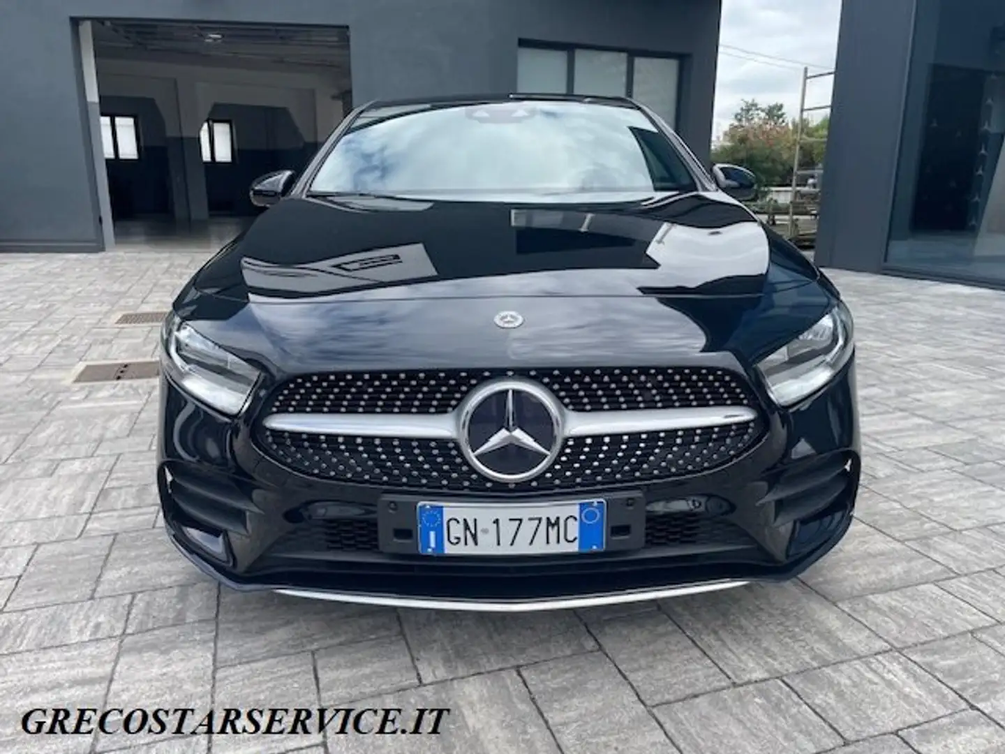 Mercedes-Benz A 180 Premium Automatic AMG Line "VERA OCCASIONE" Schwarz - 2