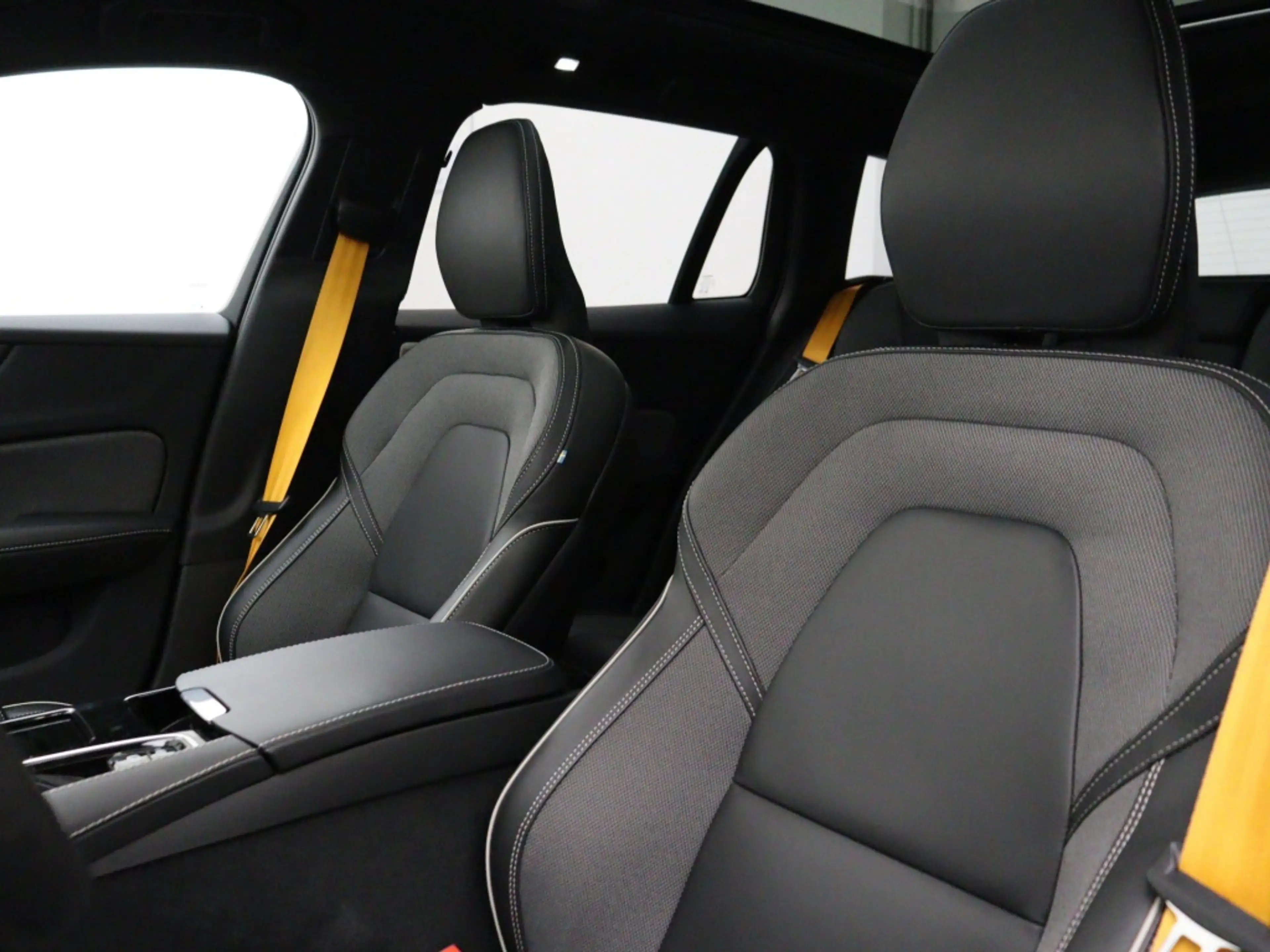 Volvo V60 T8 POLESTAR ENGINEERED BOWERS&WILKINS 20INCH SCHUI — photo 13