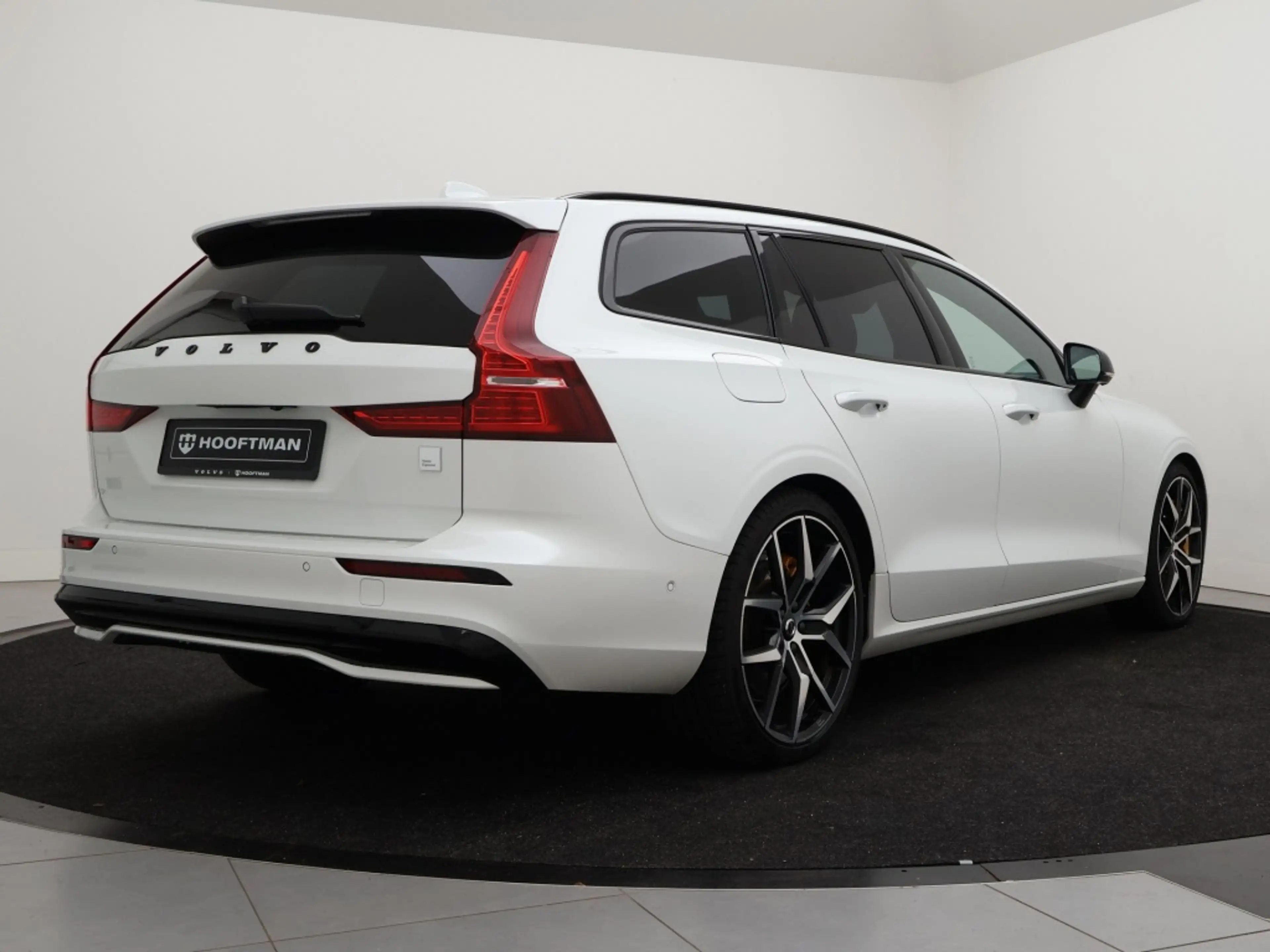 Volvo V60 T8 POLESTAR ENGINEERED BOWERS&WILKINS 20INCH SCHUI — photo 4