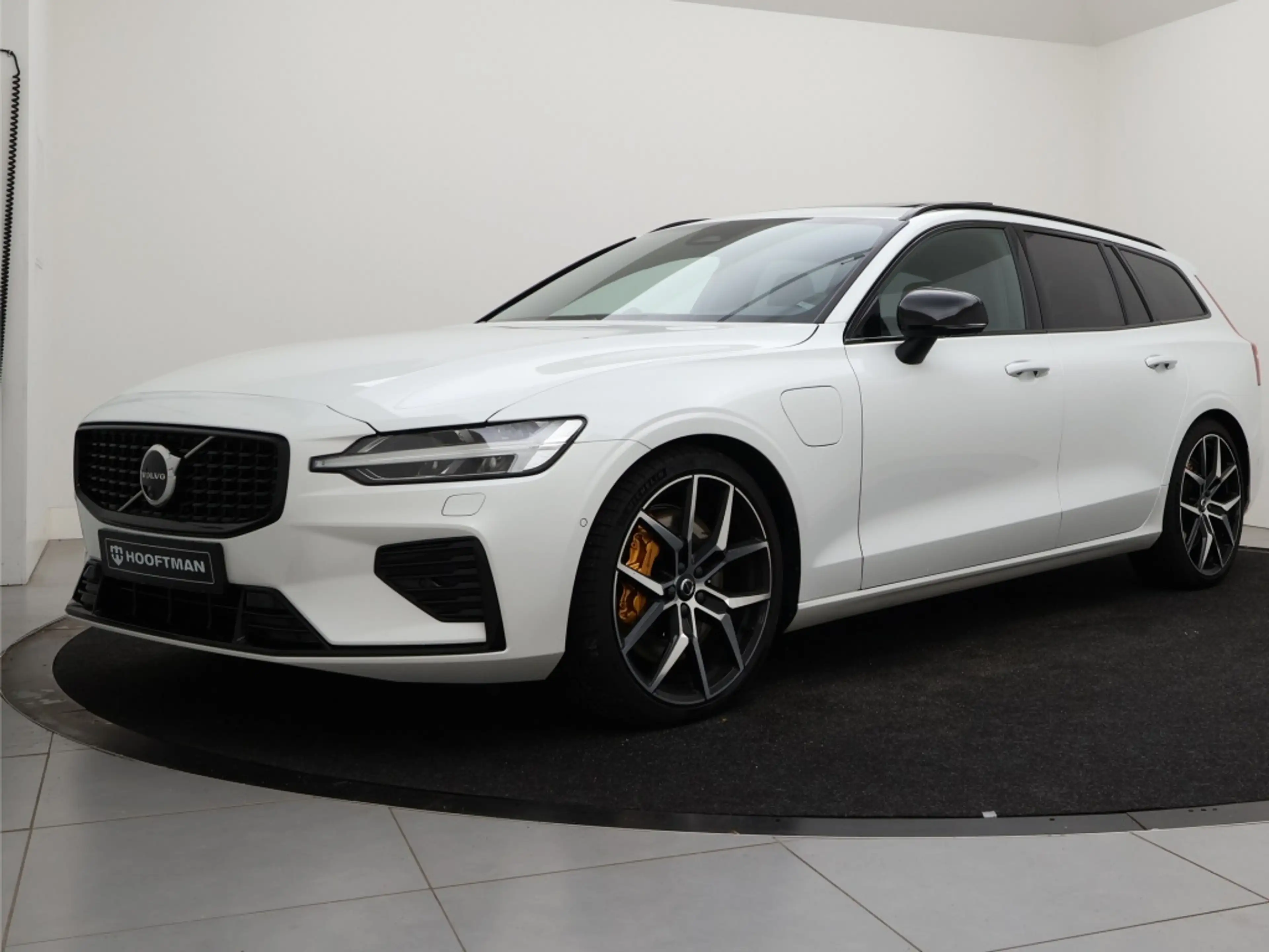 Volvo V60 T8 POLESTAR ENGINEERED BOWERS&WILKINS 20INCH SCHUI — photo 2