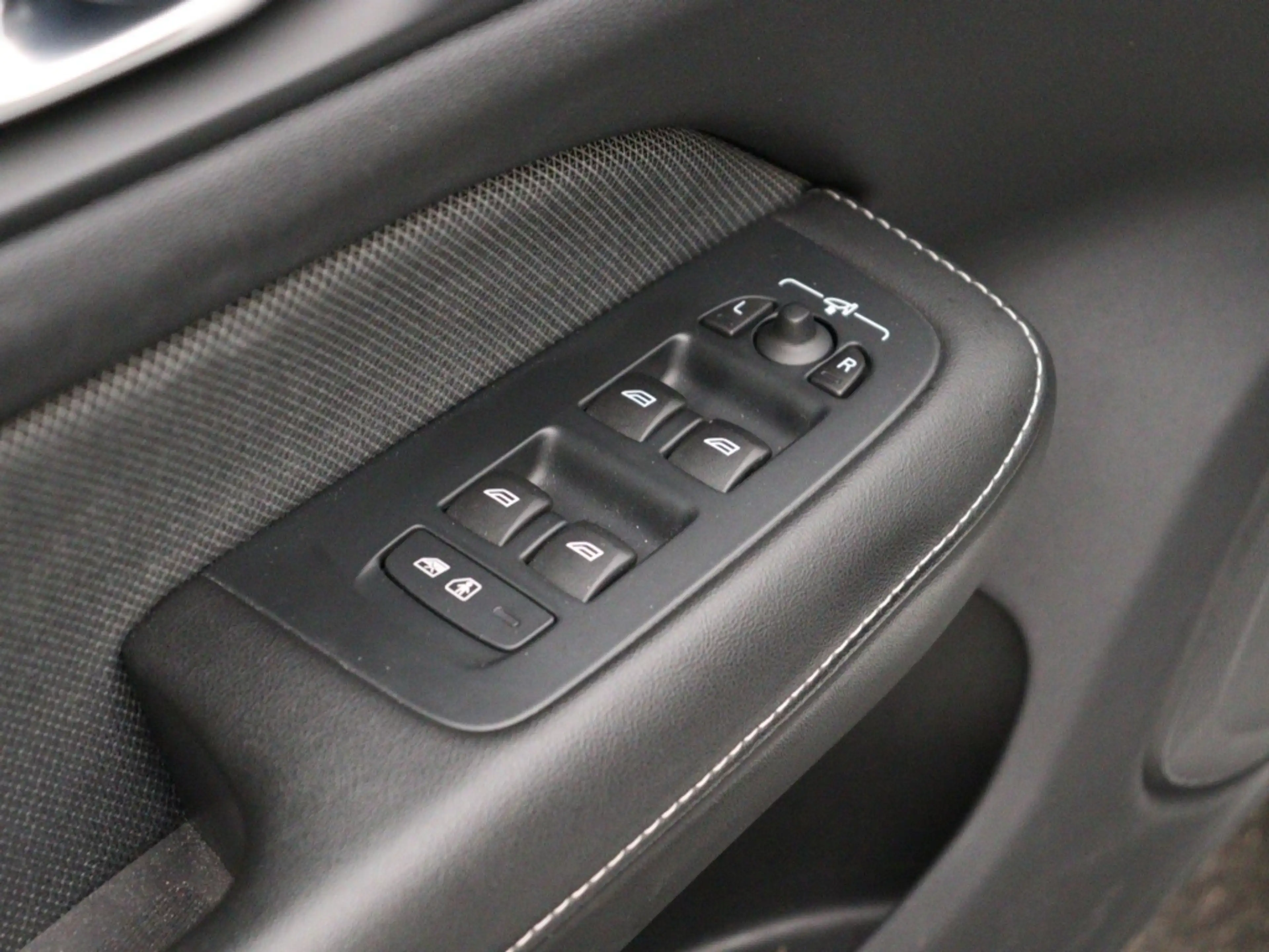 Volvo V60 T8 POLESTAR ENGINEERED BOWERS&WILKINS 20INCH SCHUI — photo 11