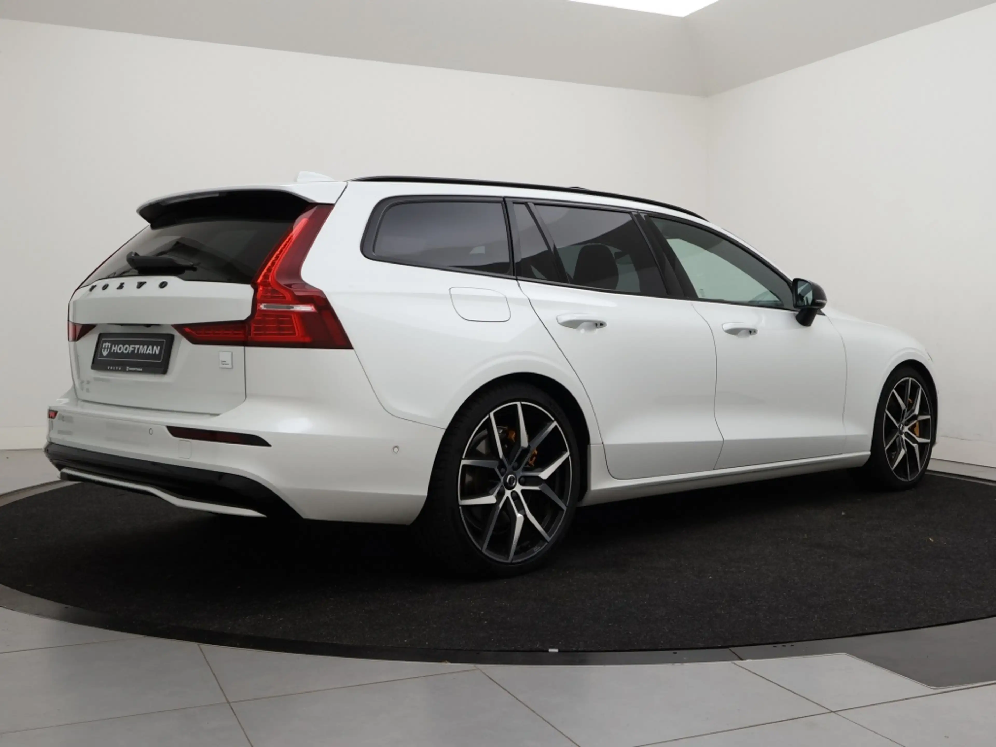 Volvo V60 T8 POLESTAR ENGINEERED BOWERS&WILKINS 20INCH SCHUI — photo 3