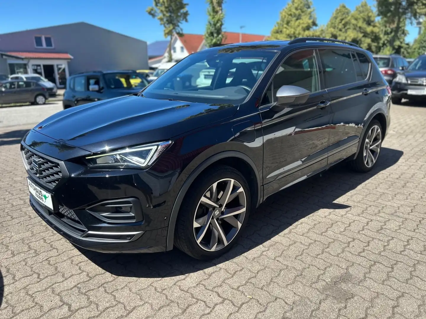SEAT Tarraco FR e-Hybrid/1HD/VIRTUAL/S+W/360/NAVI/AHK Schwarz - 2