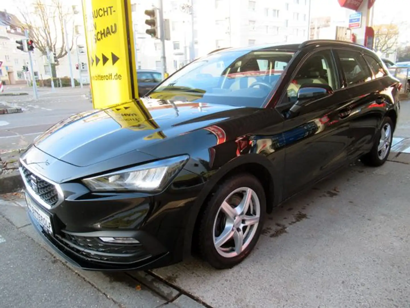 SEAT Leon ST 2.0 TDI DSG Style Navi/3Zonen/LED/PDC Schwarz - 2