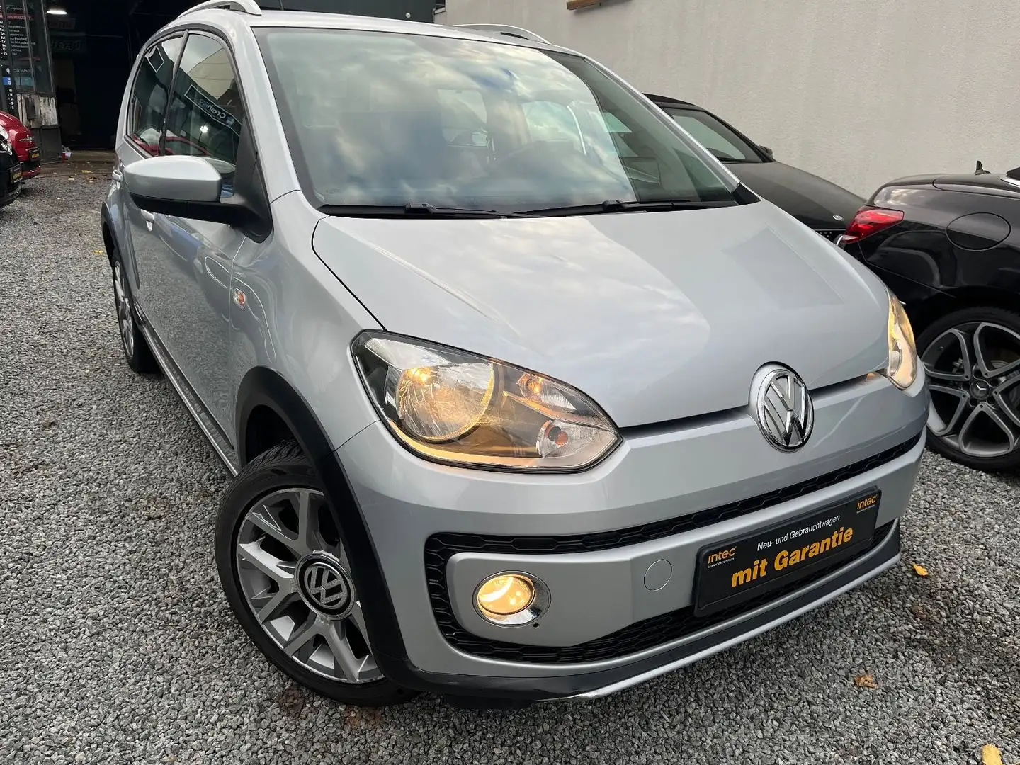 Volkswagen up! cross up!*Navi*SHZ*Elektr. Fenster*ALU*Klima Silber - 2