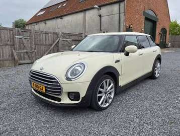 Mini Cooper Clubman 1.5 Chili 2019 Sportpakket Wit Automaat LED Navigatie CruiseControl - JCW 18" velgen