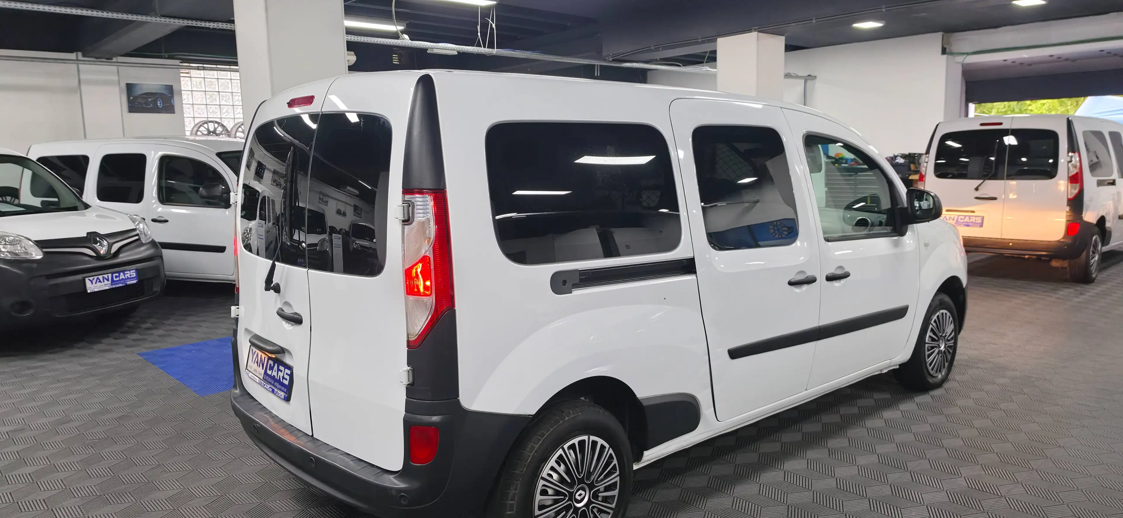 Renault Kangoo MAXI 1.5 Blue dCi 95 · 45 789 km · Entretien TOP · Garantie 1 an · TVA récupérable — photo 9