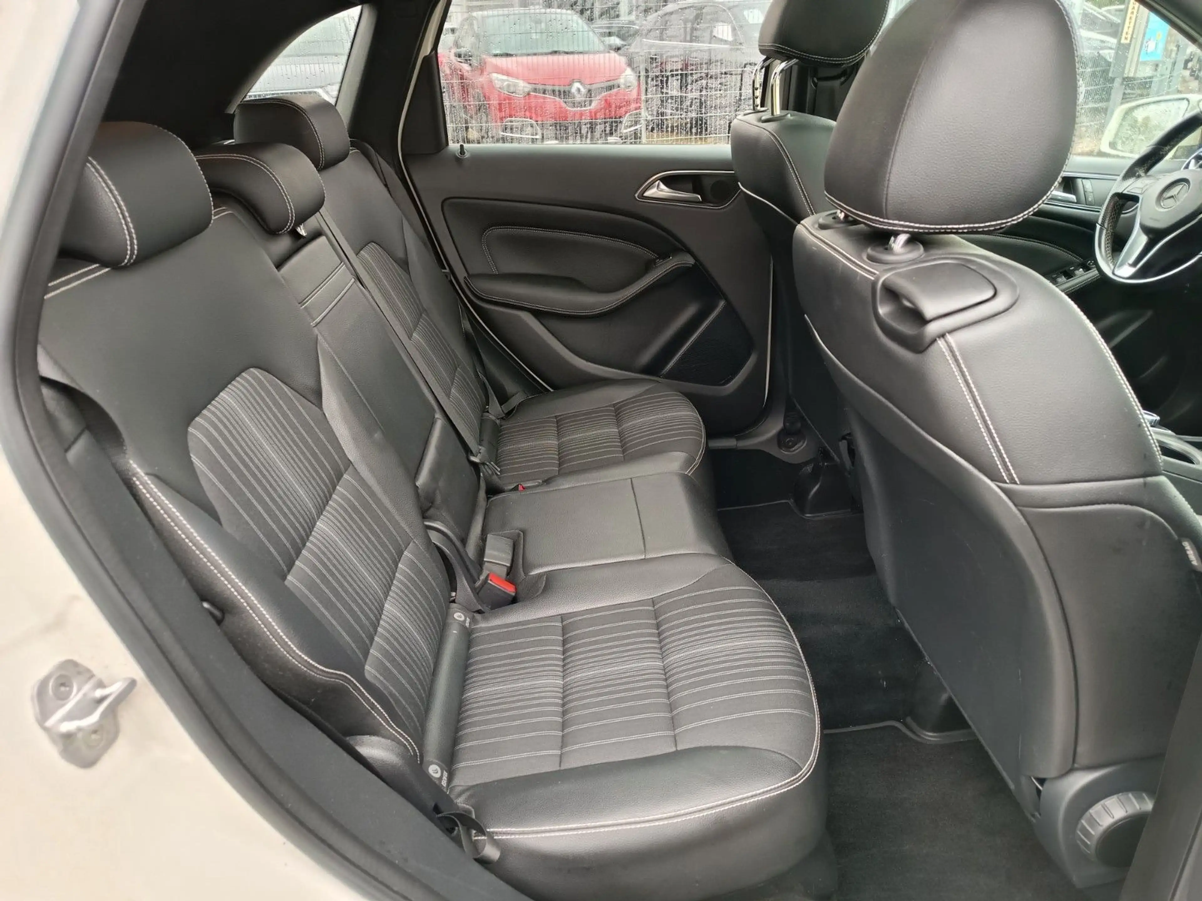 Mercedes-Benz B 220 B 4Matic Sportpaket Automatik — photo 12