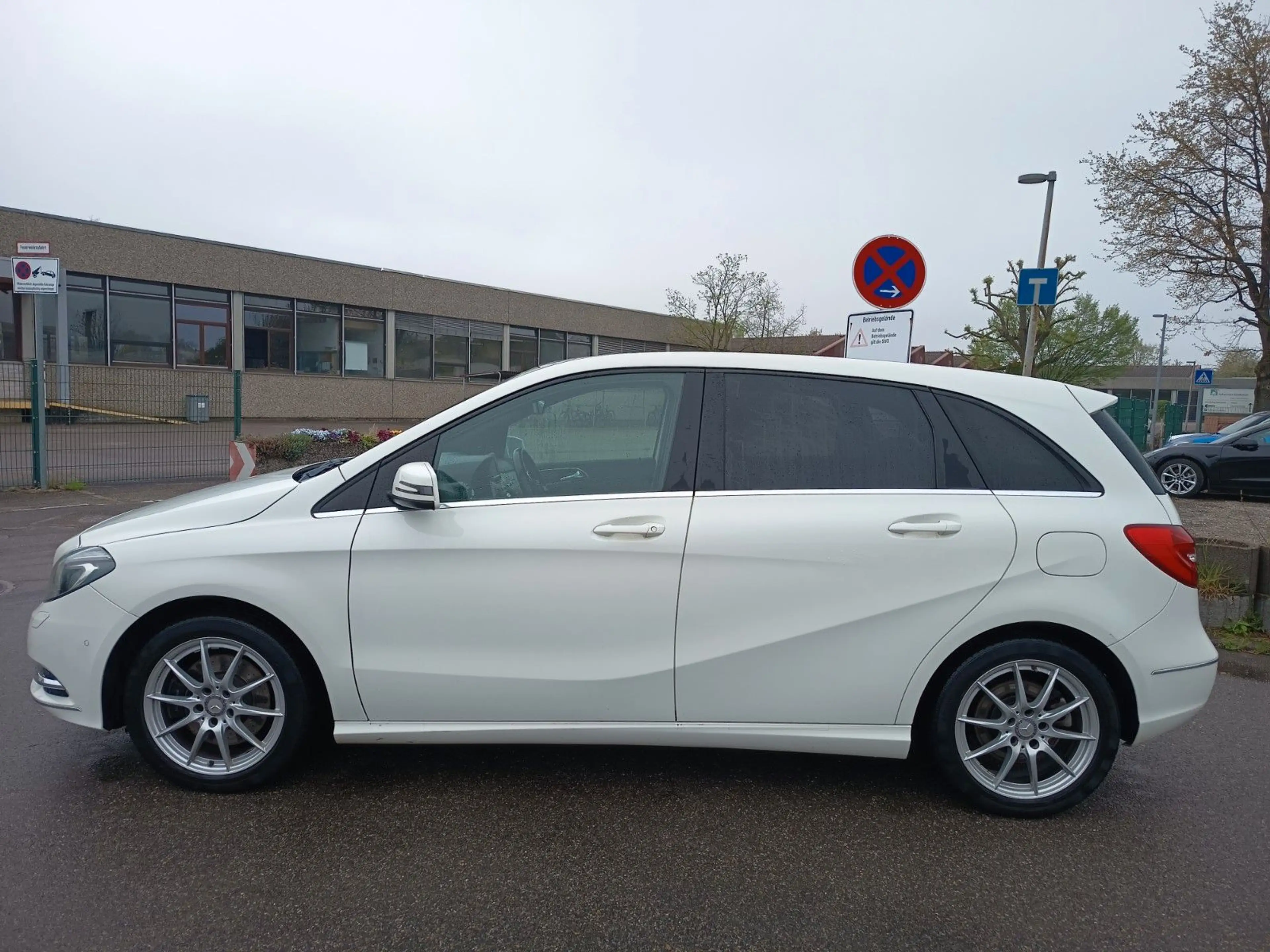 Mercedes-Benz B 220 B 4Matic Sportpaket Automatik — photo 7