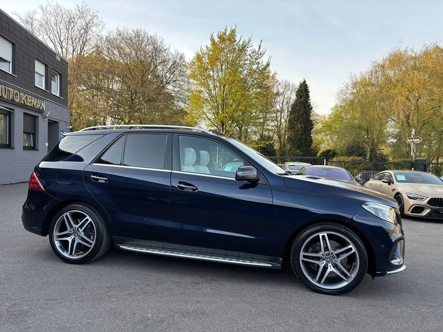 Mercedes-Benz GLE 500 e 4M AMG designo/DTR/Pano/Luft/21/360/AHK Blauw - 2