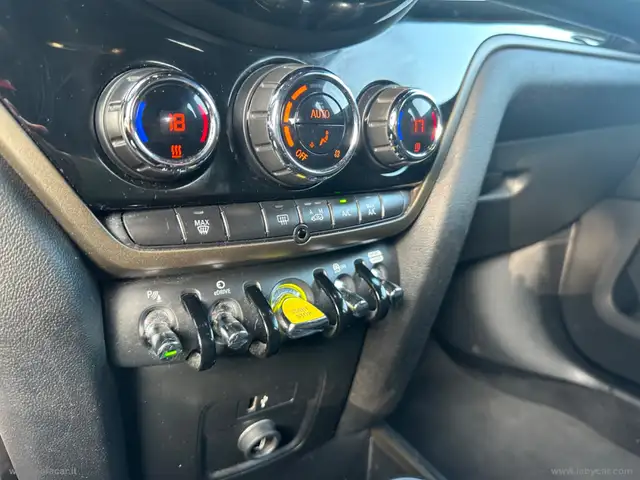 MINI Countryman view 14