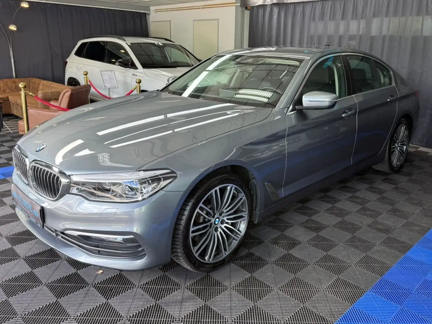BMW 530 AMBIENTE,STANDHEIZUNG,SITZLÜFTUNG,TOTWINKEL,ACC,L Silber - 2