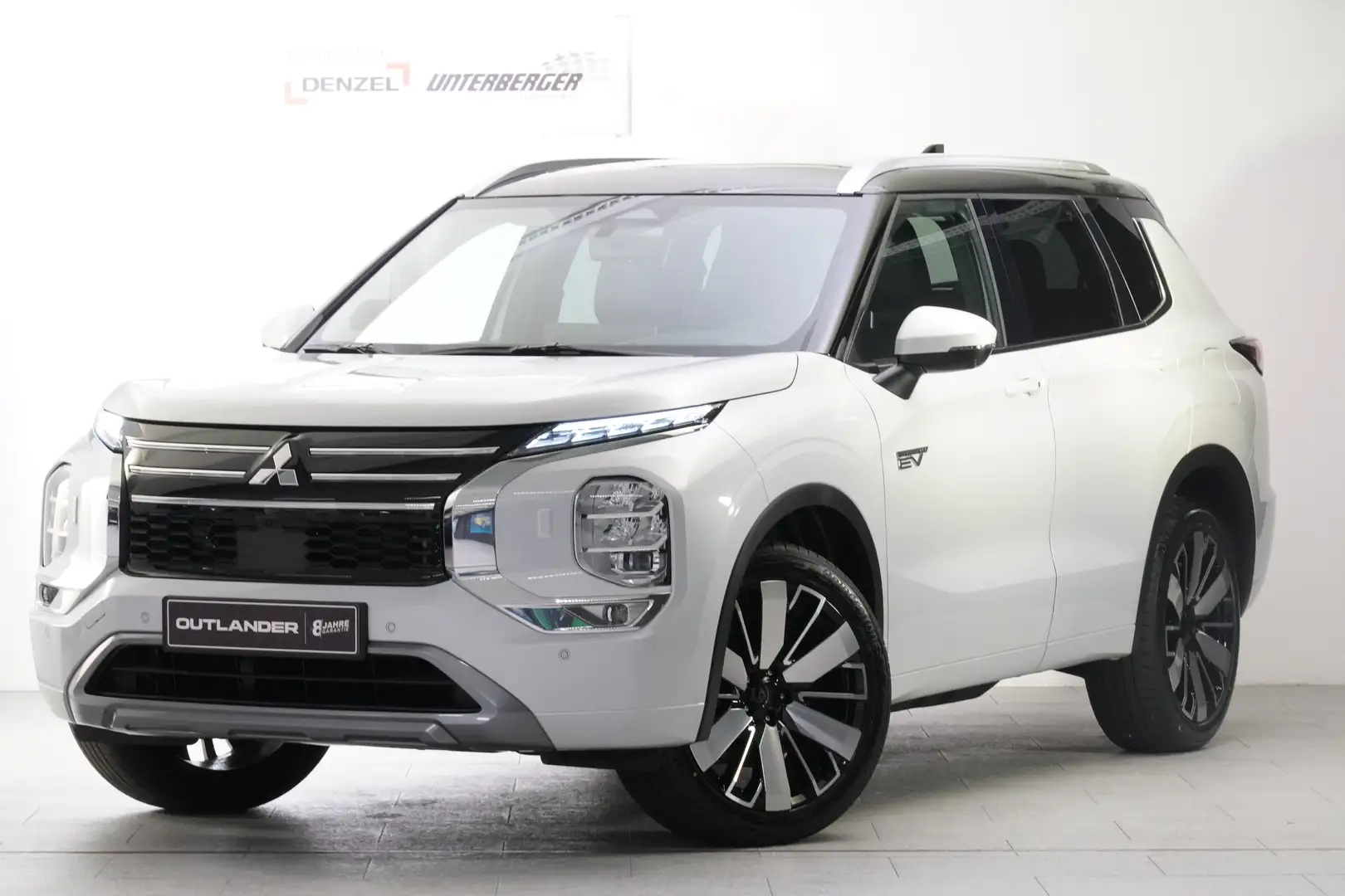 Mitsubishi Outlander PHEV 2,4 4WD Diamond Leder Schwarz AT 25 Weiß - 1