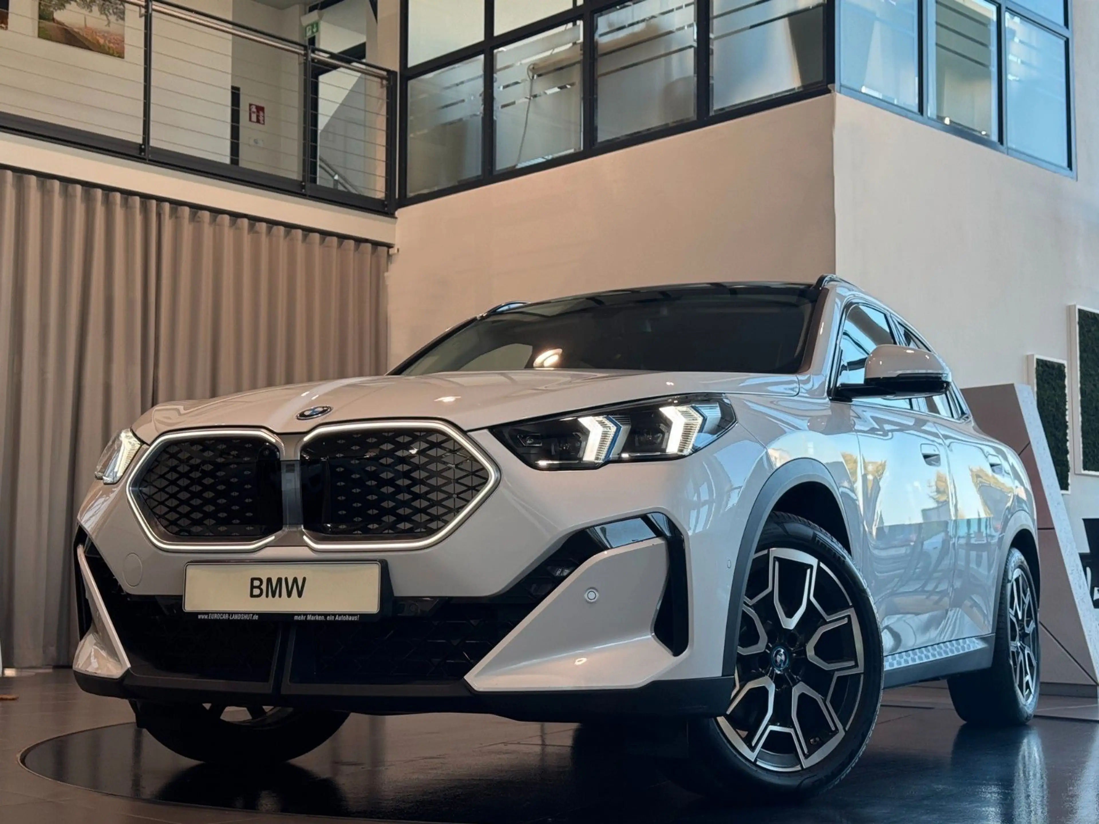 BMW iX2 xDrive30 InnovP Memory Pano H&K ACC AHK 360°