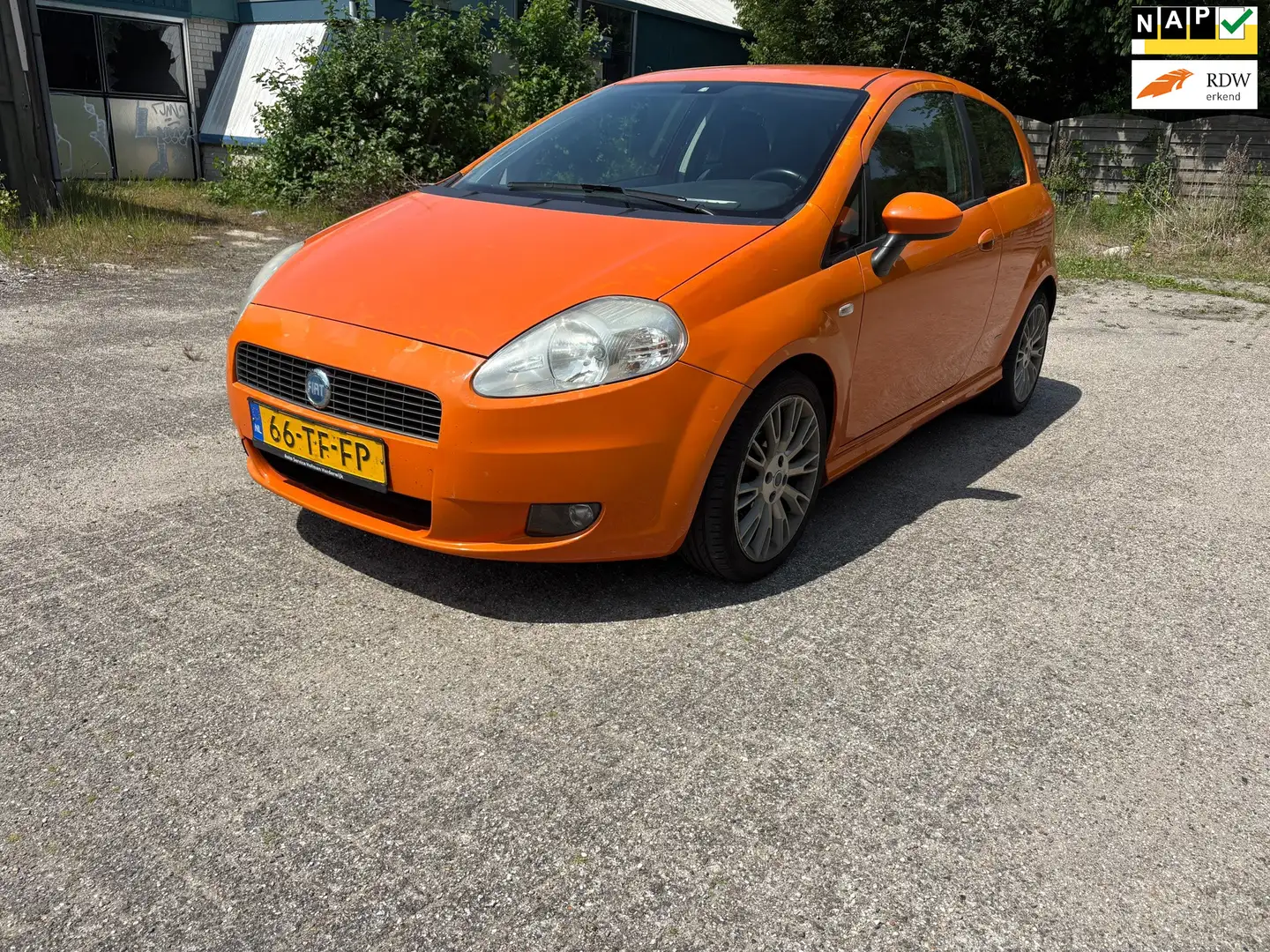 Fiat Grande Punto 1.4-16V Sport INRUILKOOPJE | ZO MEENEMEN | AIRCO | Oranje - 1