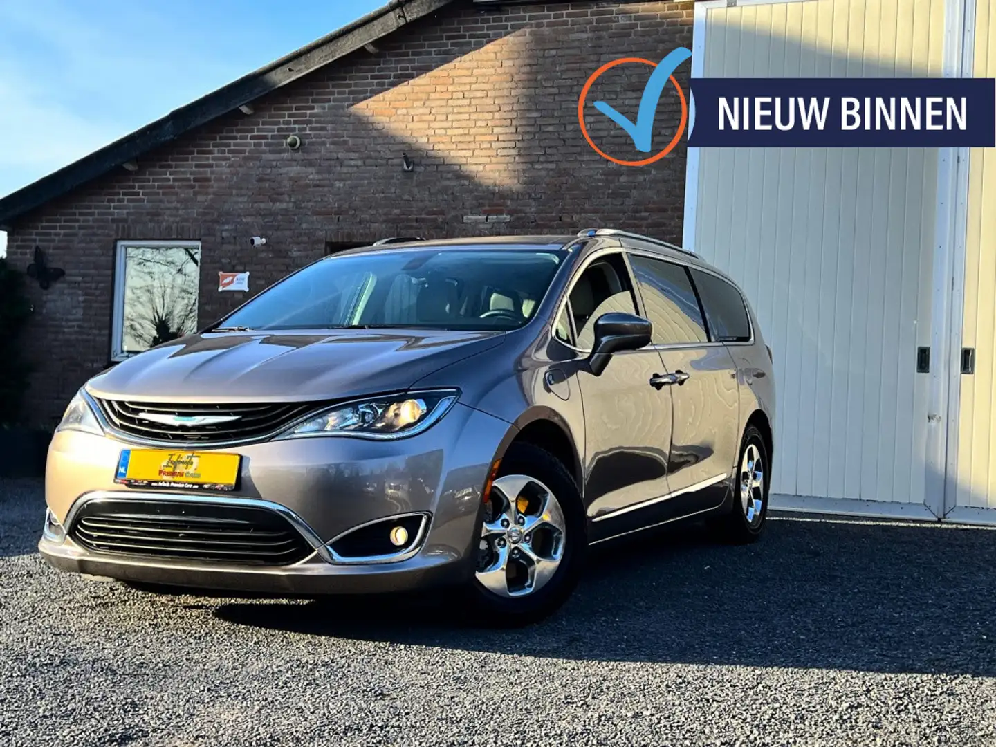 Chrysler Grand Voyager 3.6 V6 LIMITED J.DAIMLER GOLD HYBRID TV/DVD/HDD/ Brązowy - 1