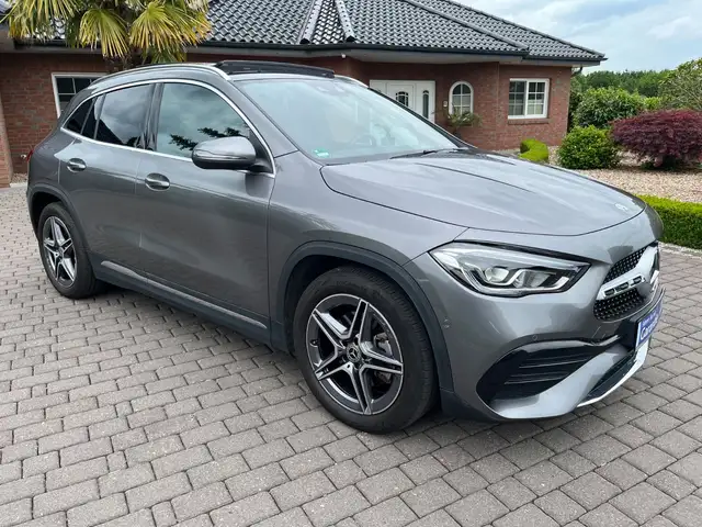 Mercedes-Benz GLA 250 4Matic AMG (( LED+Pano+Sound+Business ))