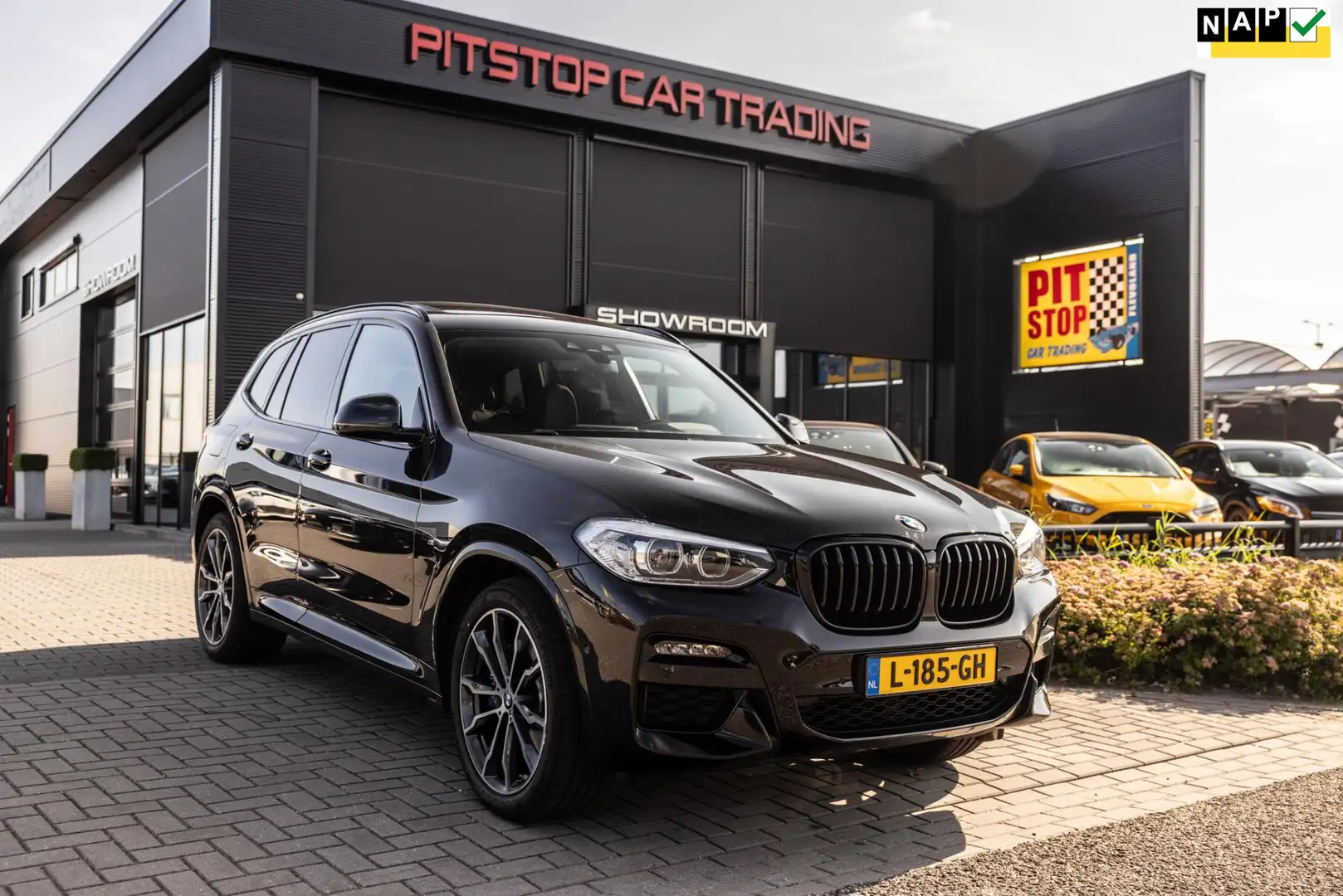BMW X3 XDrive30i M-Sport, 252 PK, Pano, Sfeer, Camera, Bl Zwart - 1