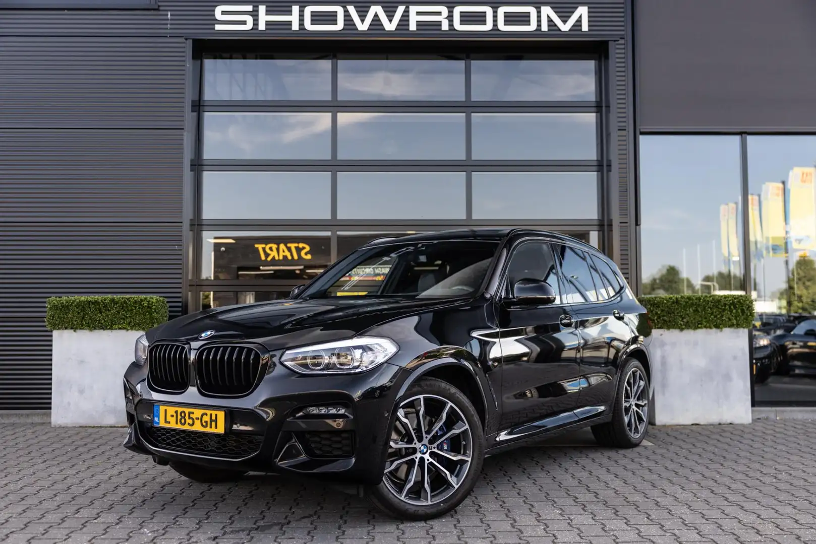 BMW X3 XDrive30i M-Sport, 252 PK, Pano, Sfeer, Camera, Bl Zwart - 2