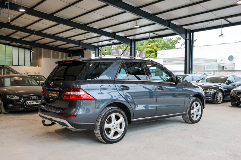 Mercedes-Benz ML 350 Leder Navi Xenon AHK *1.Hand* — photo 5