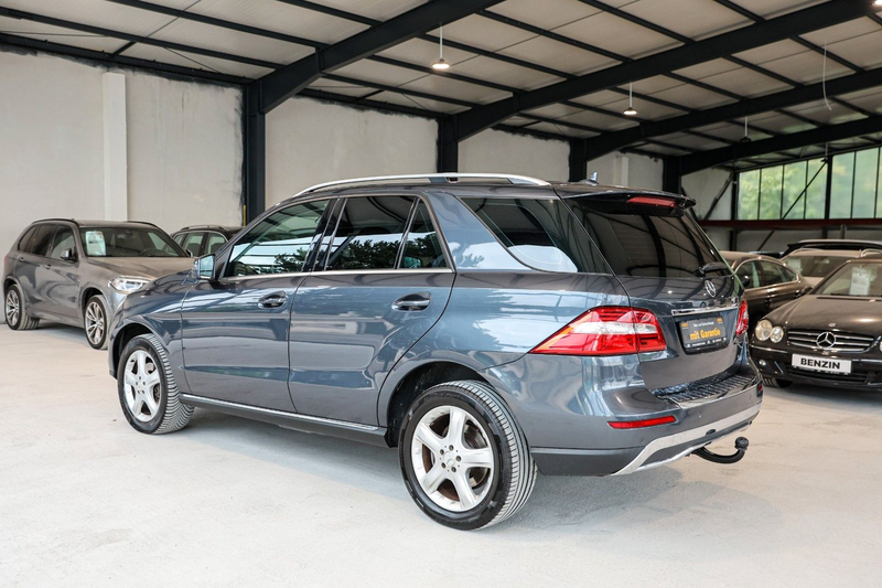 Mercedes-Benz ML 350 Leder Navi Xenon AHK *1.Hand* — photo 6