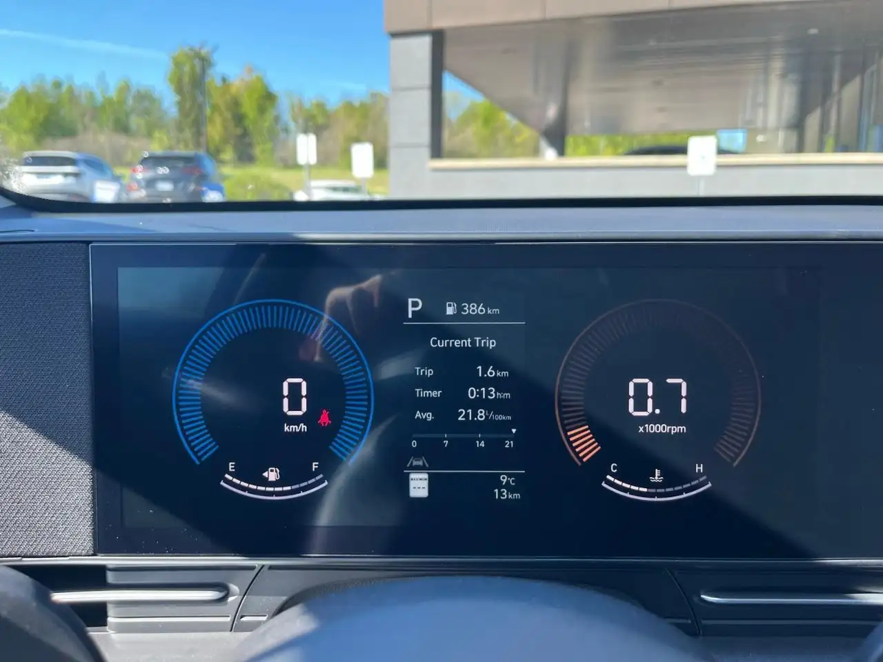 Hyundai KONA снимка Hyundai KONA