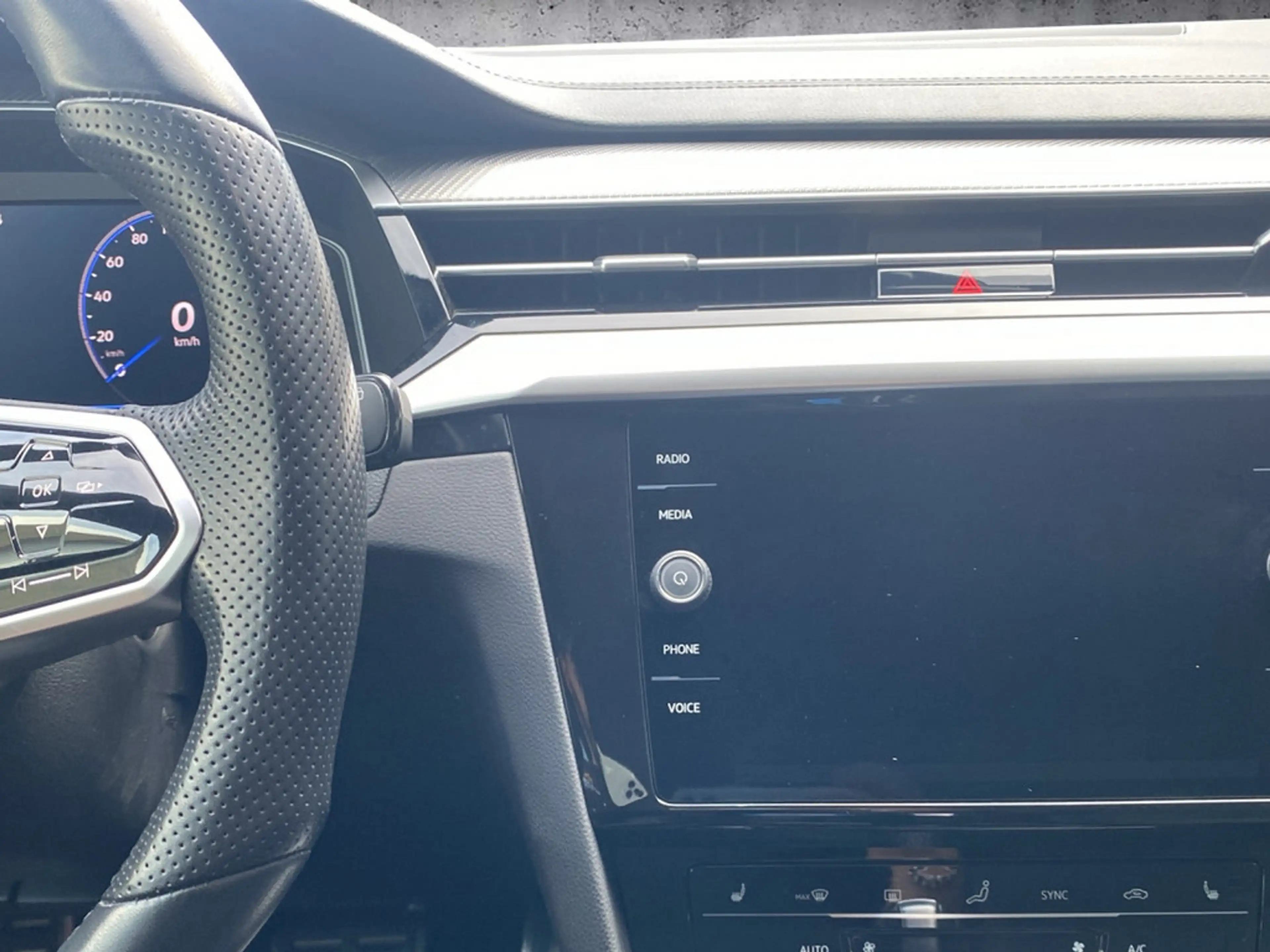Volkswagen Arteon Shooting Brake R-Line 2.0 TSI DSG Navi+RFK+LED — photo 13
