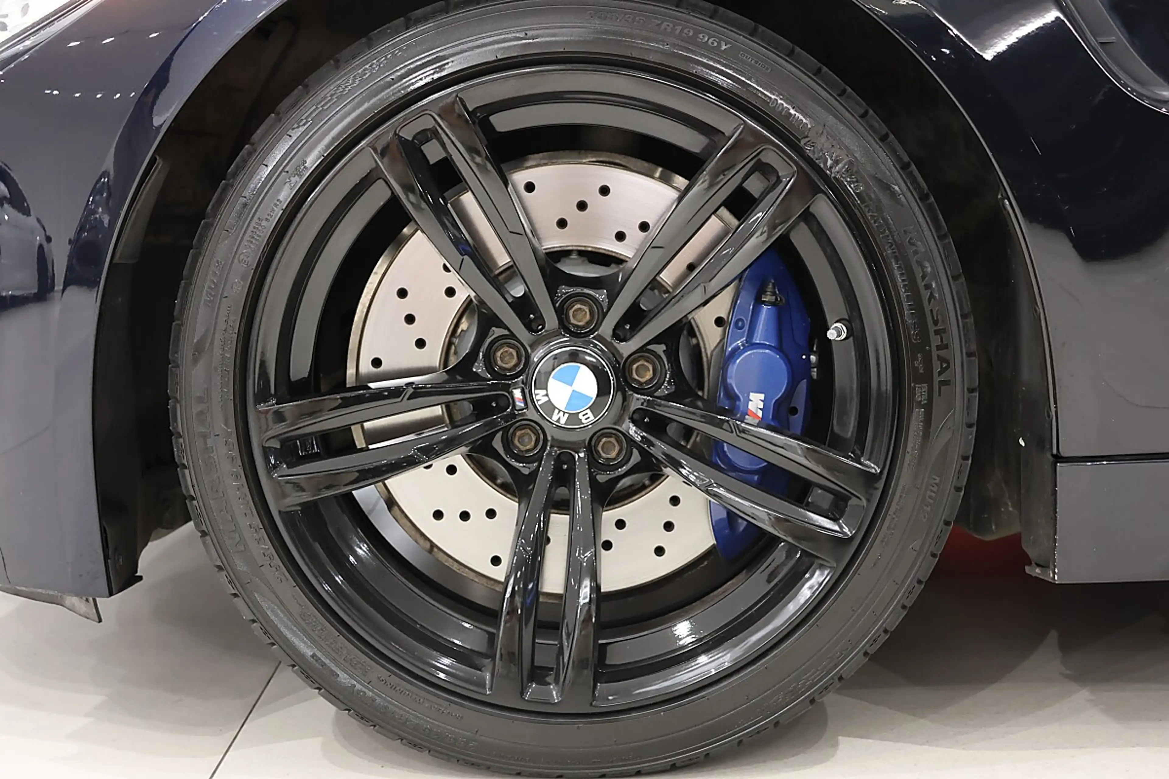 BMW M4 — photo 3