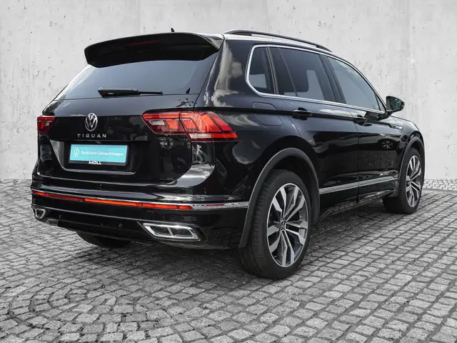 Volkswagen Tiguan view 4