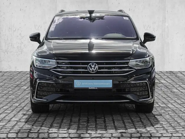 Volkswagen Tiguan view 3