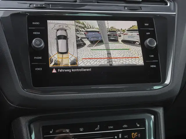 Volkswagen Tiguan view 13