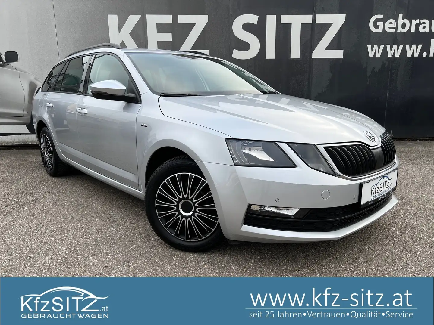 Skoda Octavia Combi 2,0 TDI | AHK Silber - 1