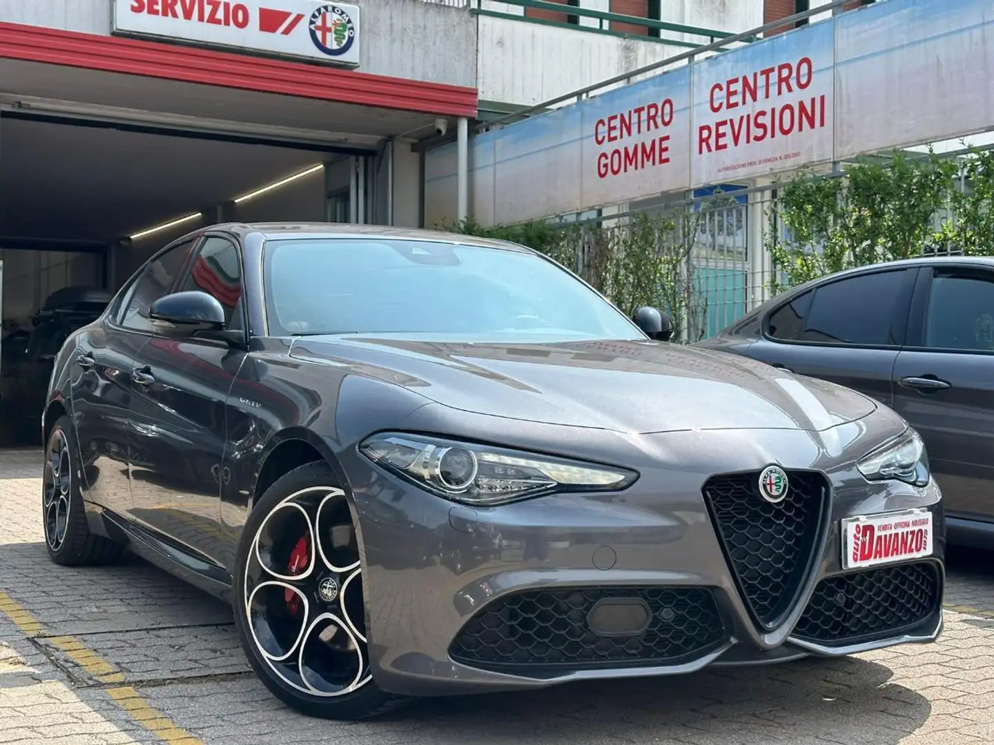 Alfa Romeo Giulia 2.2 Turbodiesel 210 CV AT8 AWD Q4 Veloce Grau - 1