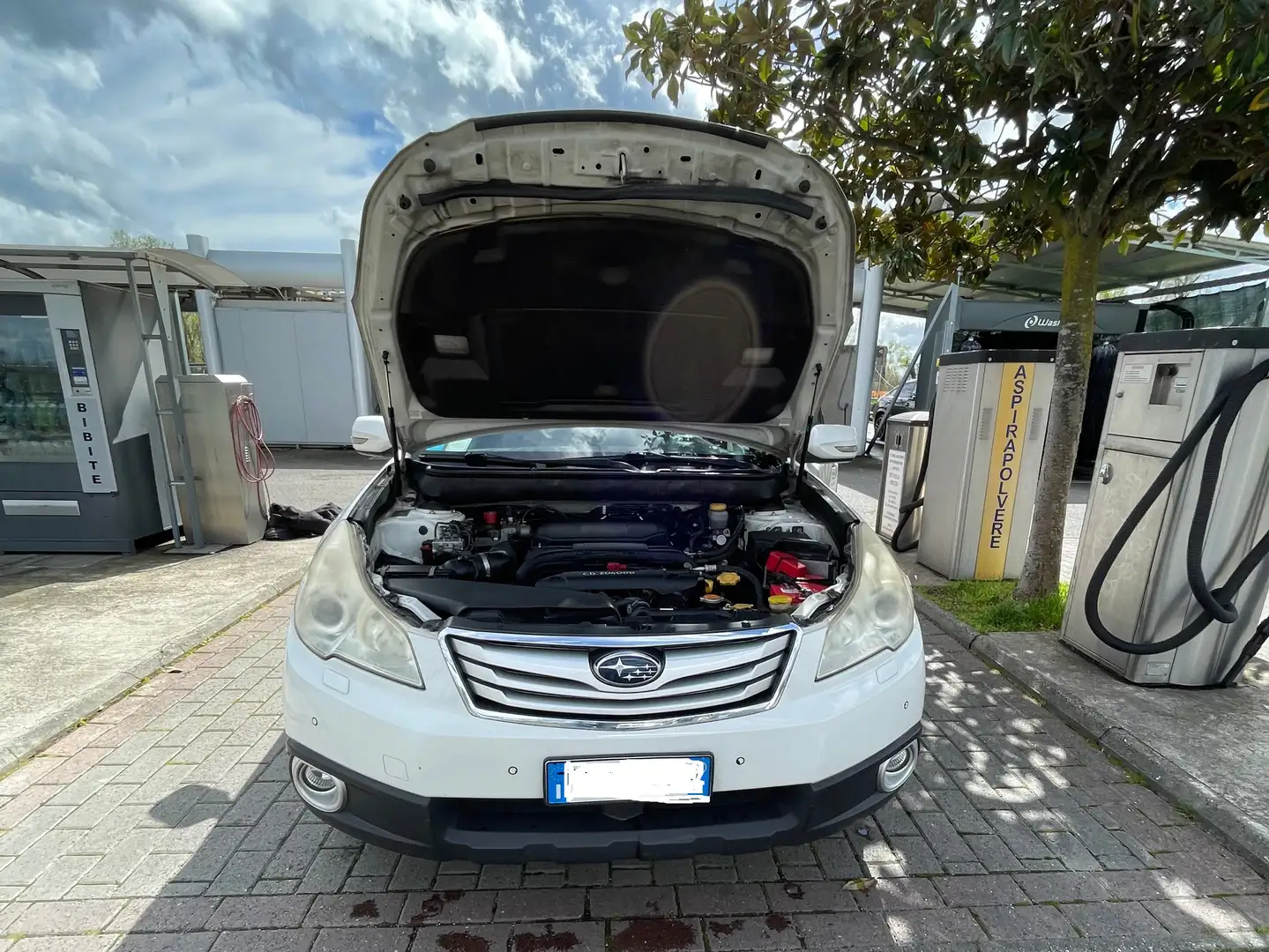 Subaru OUTBACK Outback IV  2.5i Trend bi-fuel cvt Bílá - 1