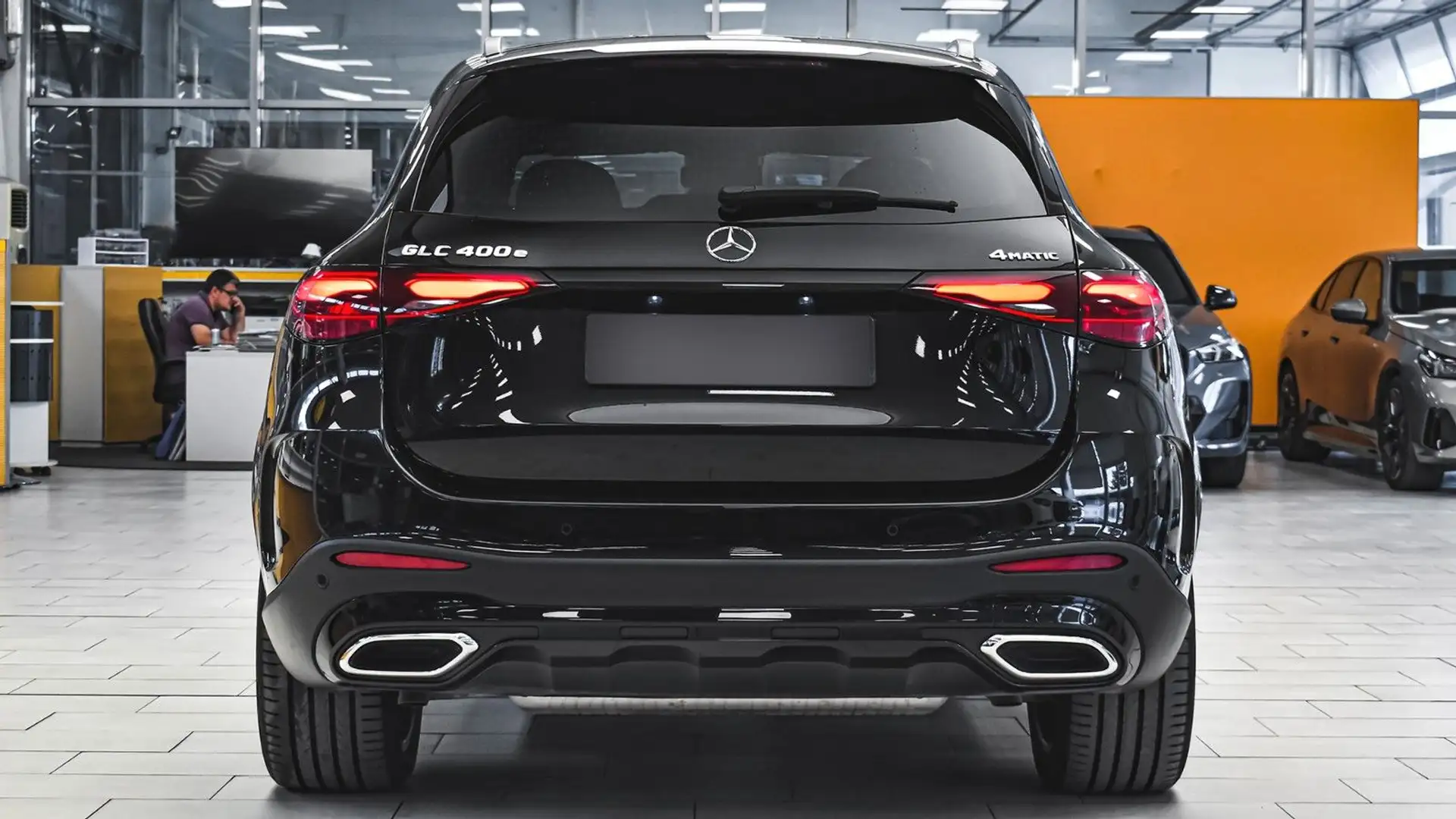 Mercedes-Benz GLC 400 e AMG Line Plug-in Hybrid 4MATIC Schwarz - 2