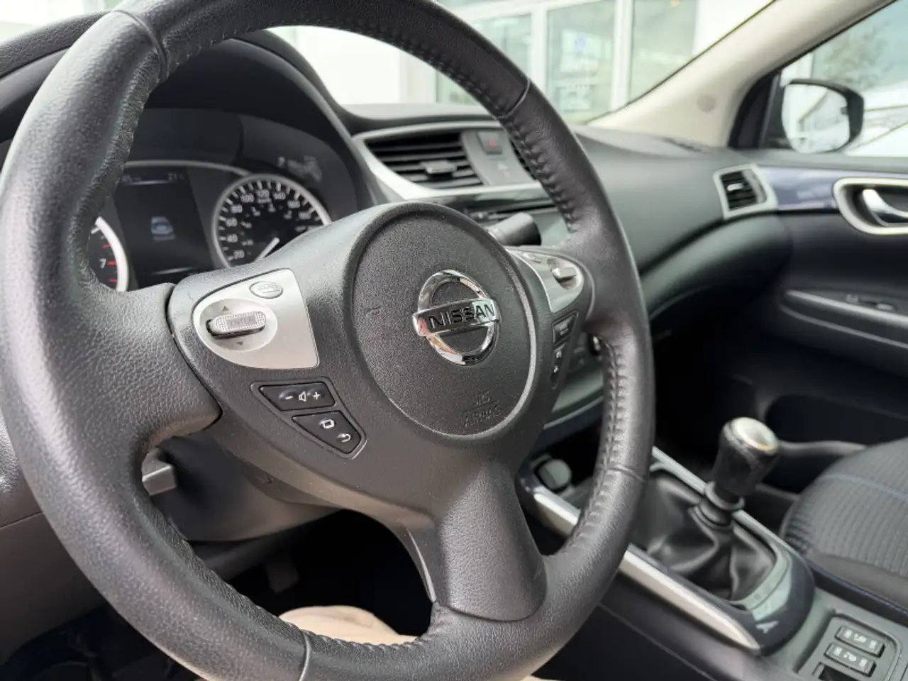 Nissan Sentra fotografie Nissan Sentra