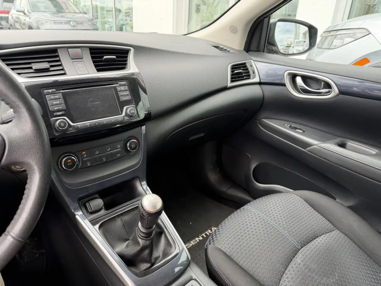 Nissan Sentra fotografie Nissan Sentra
