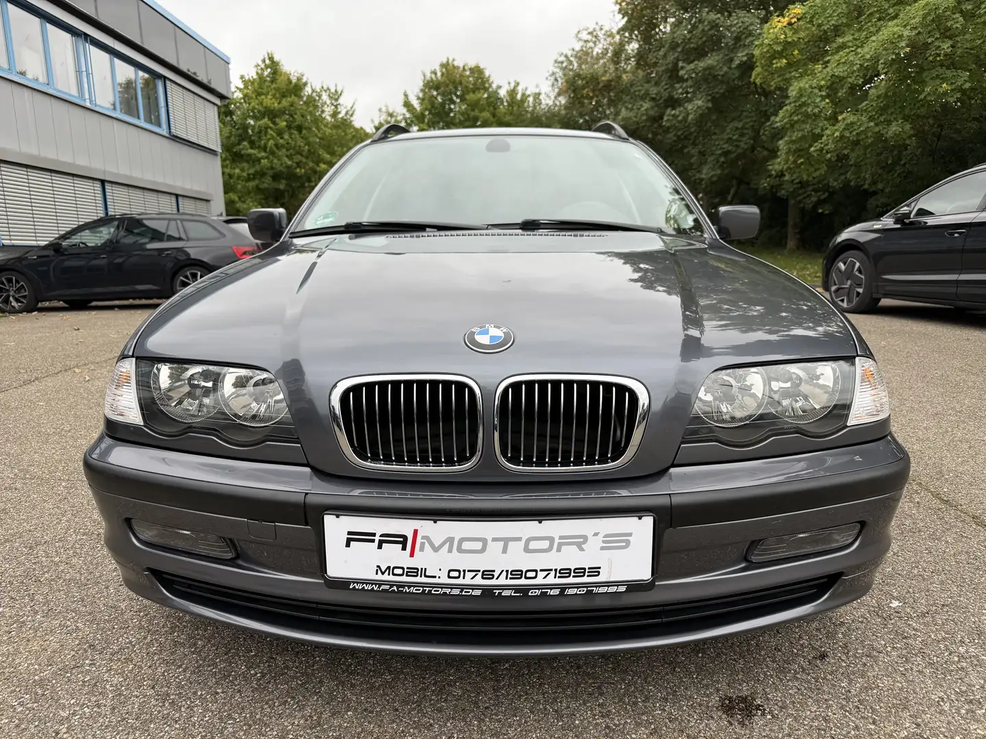 BMW 320 BMW 320i Touring *1. HAND*SHZ*SHD*Schalter Grau - 2