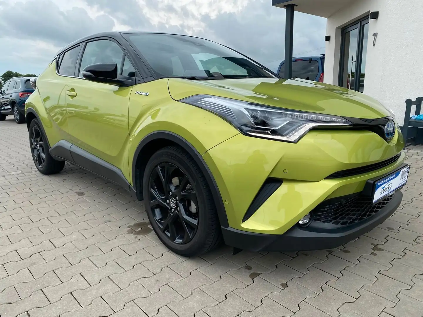 Toyota C-HR Hybrid Business Edition|NAVI/R-KAM Groen - 1
