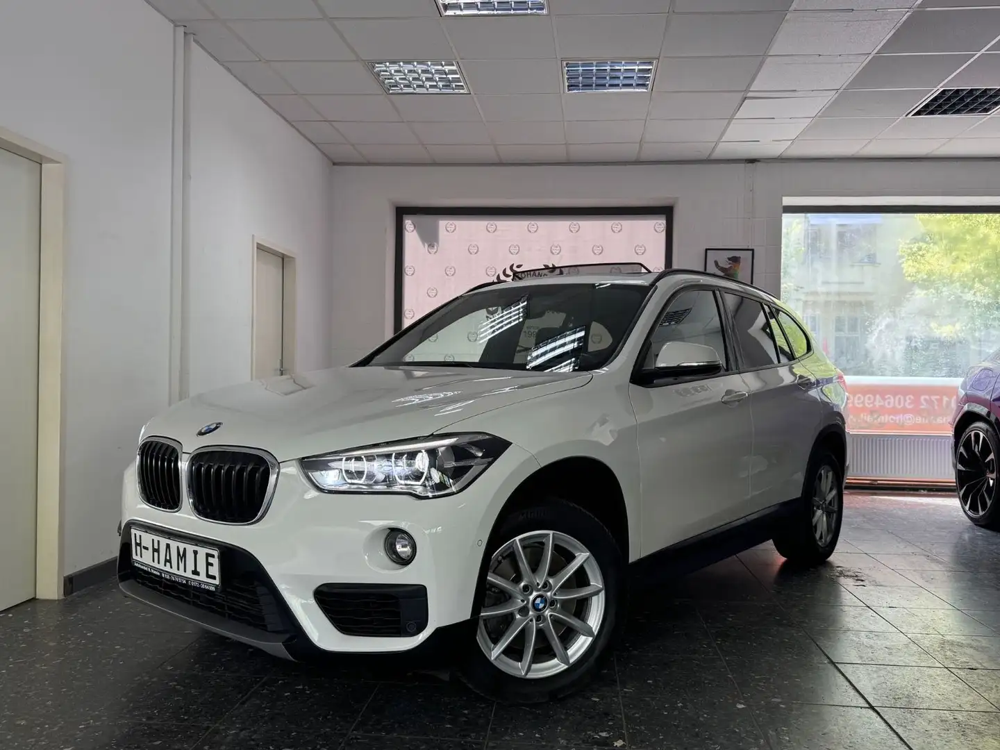 BMW X1 sDRIVE AUTOMATIK PANO NAVI PDC LED BT 56TKM Blanc - 1