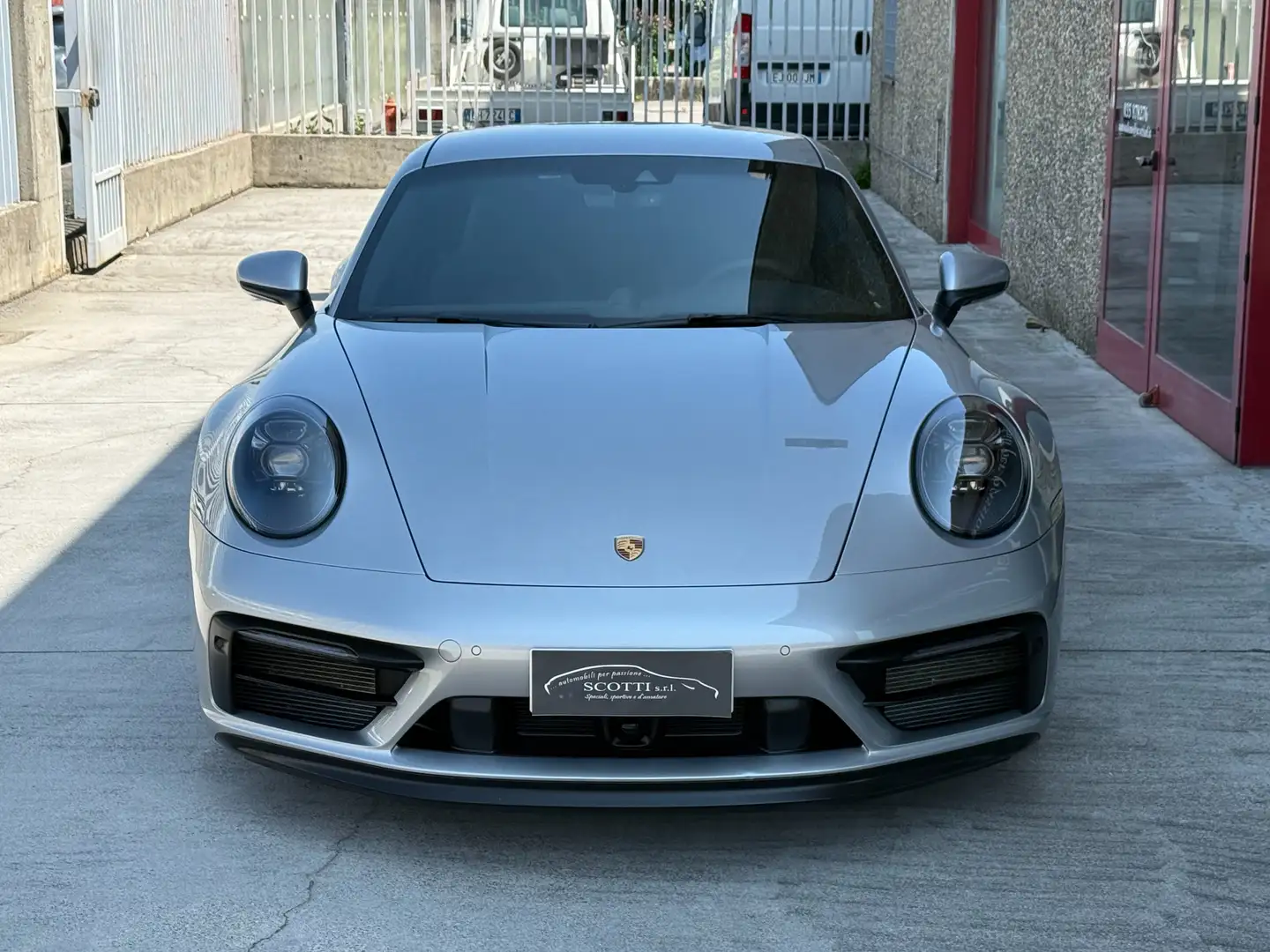 Porsche 992 911 Coupe 3.0 Carrera 4 GTS auto Plateado - 2