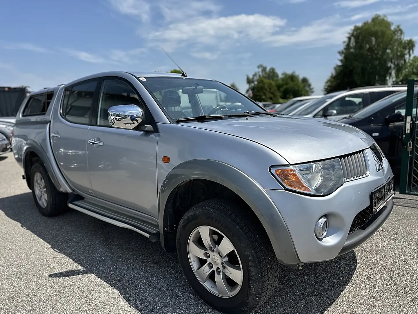 Mitsubishi L200 L 200 Pick up Invite Double Cab 4x4 2,5 DID Gris - 2