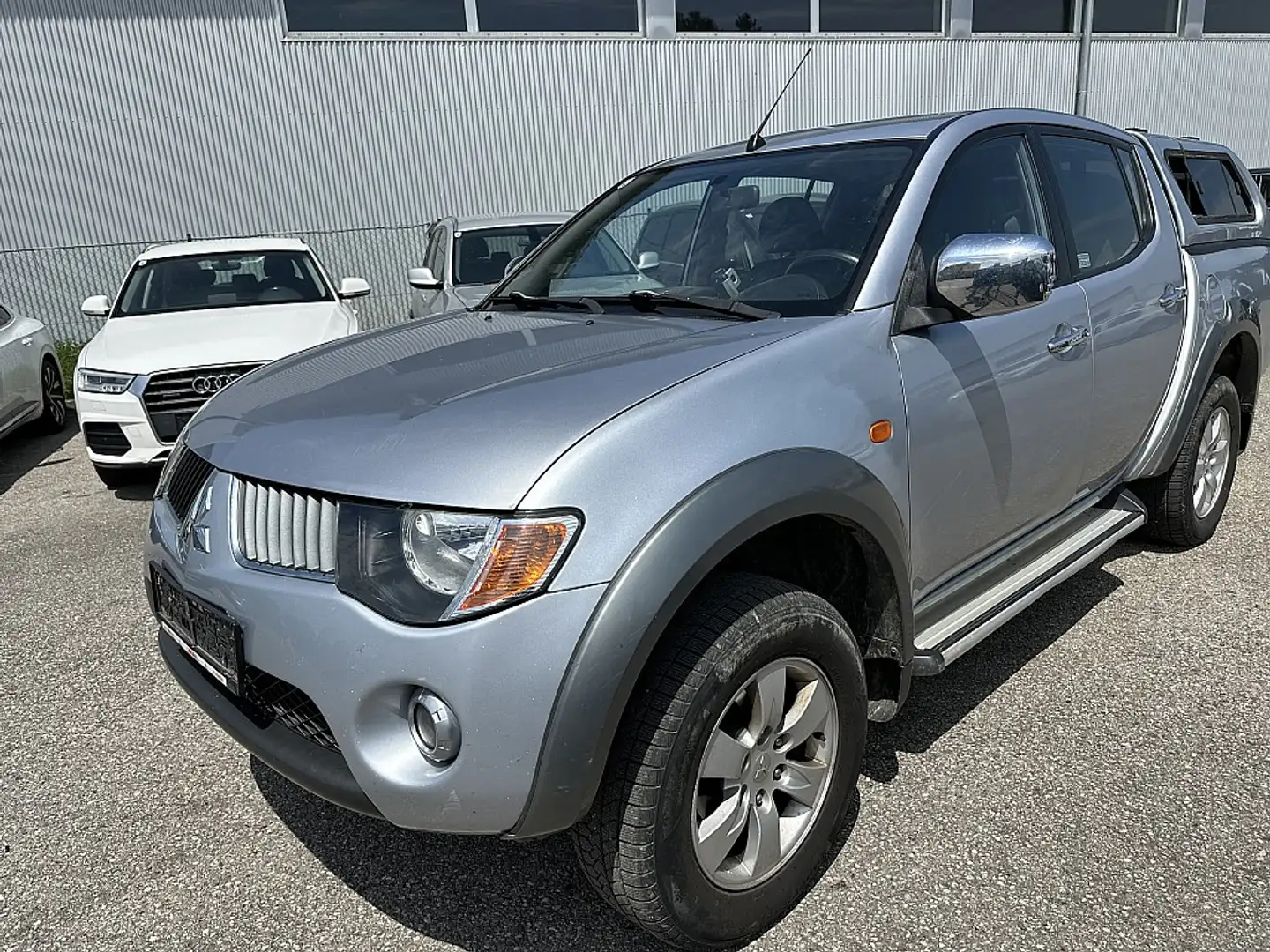 Mitsubishi L200 L 200 Pick up Invite Double Cab 4x4 2,5 DID Gris - 1